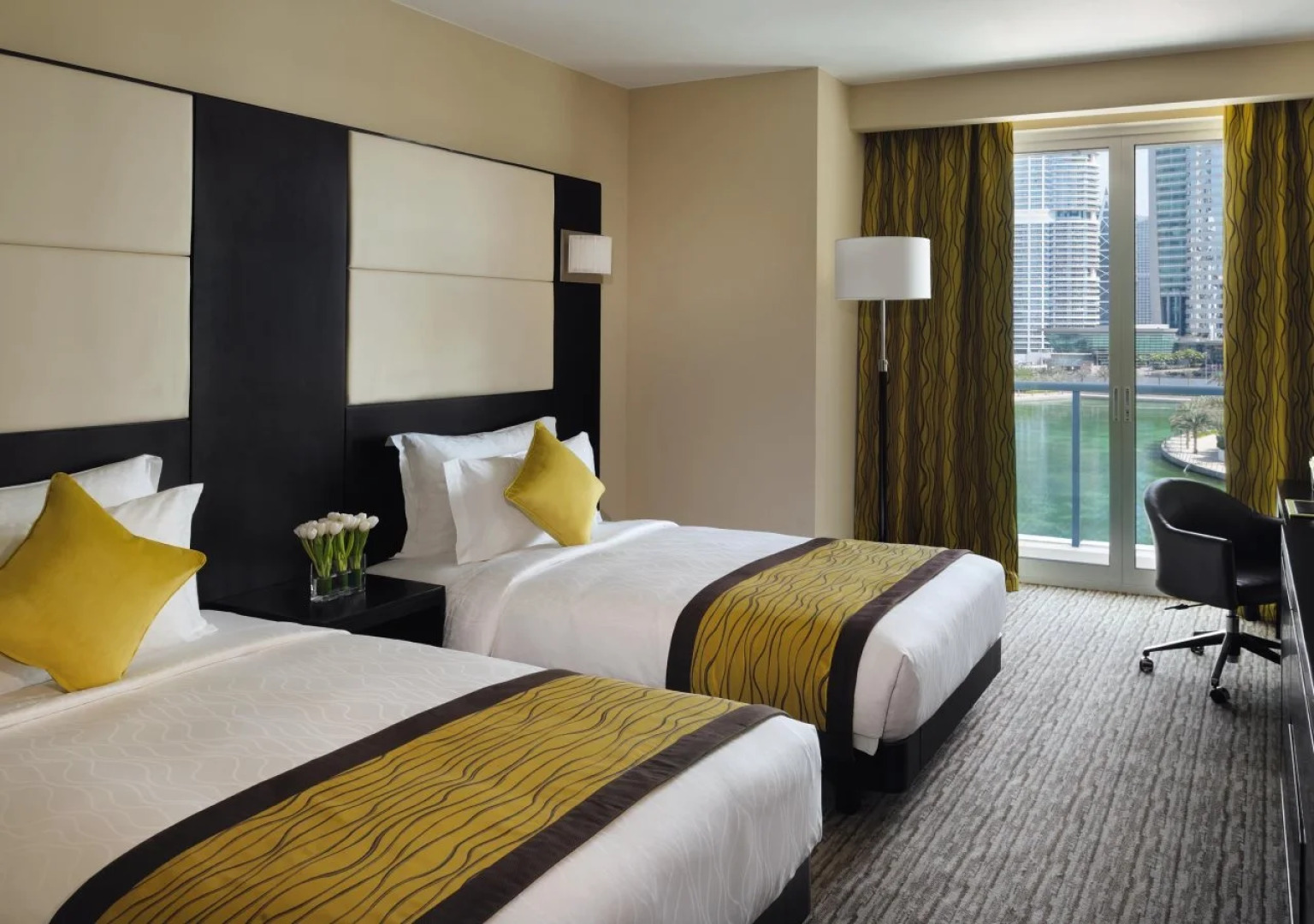 Mövenpick Jumeirah Lakes Towers Hotel