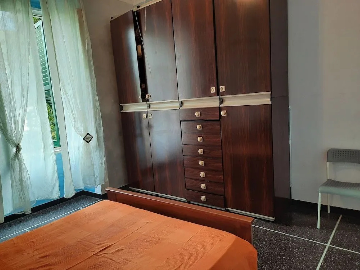 Appartamento a Invrea Posto Auto Incluso