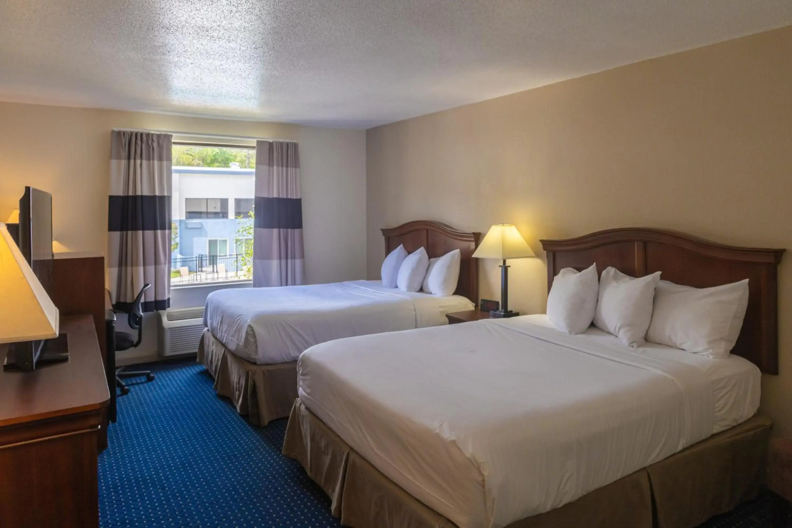 Cottonwood Suites Savannah Hotel & Conference Center