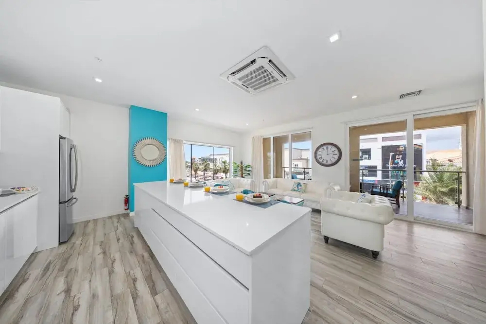 The Cove 106 in Palm Beach Aruba - Prime Location - Free Parking