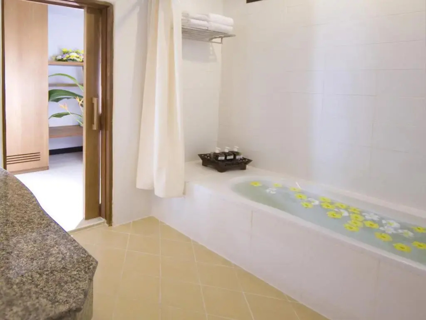 Thai House Beach Resort