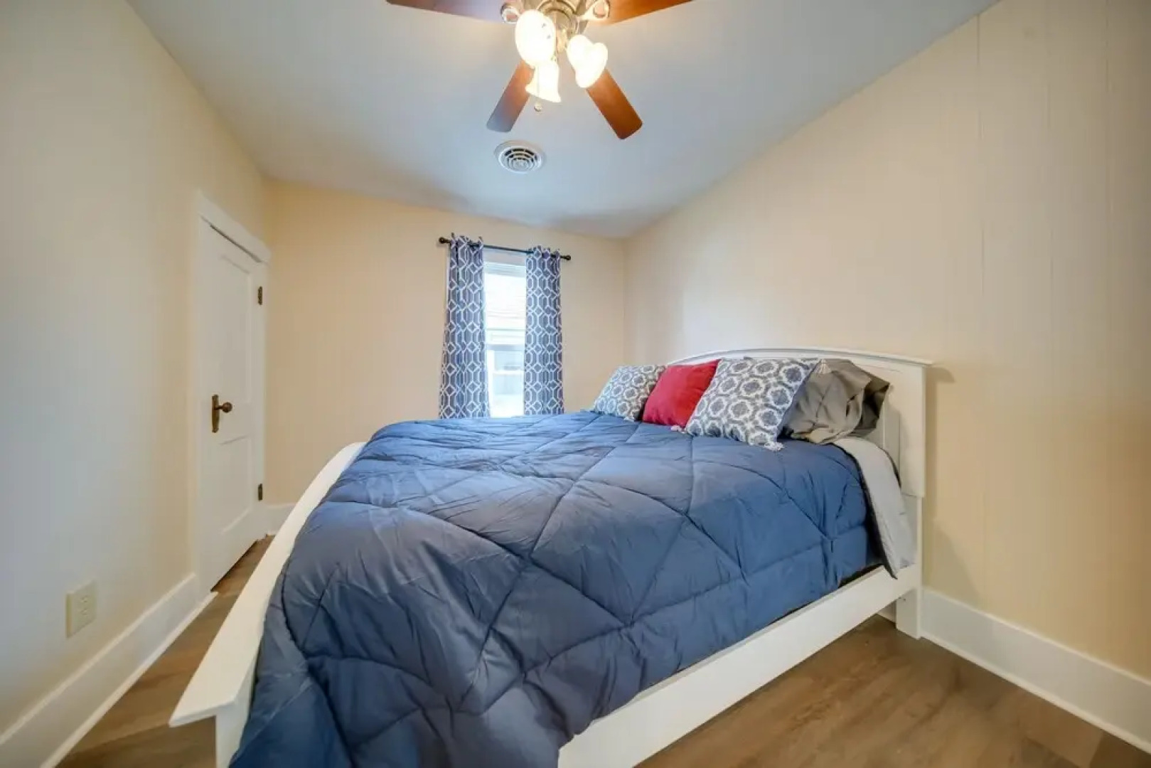 Ashtabula Vacation Rental w/ Covered Balcony