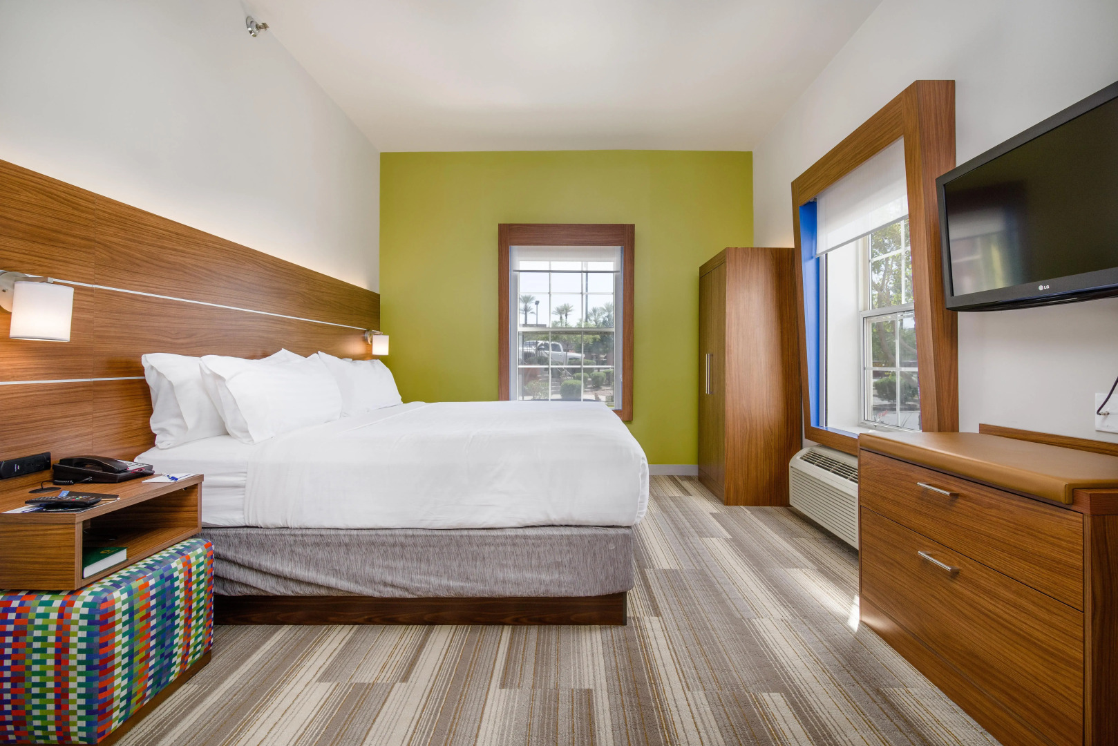 Holiday Inn Express Hotel & Suites Phoenix-Airport by IHG