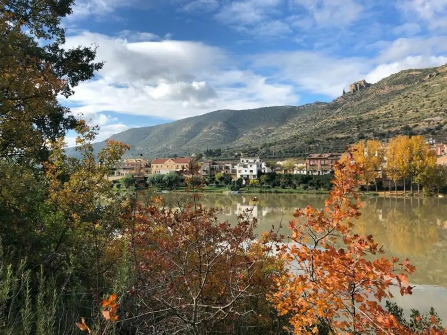 Apartamento a 1a linea Sant Llorenç de Montgai_ WhiteHouse