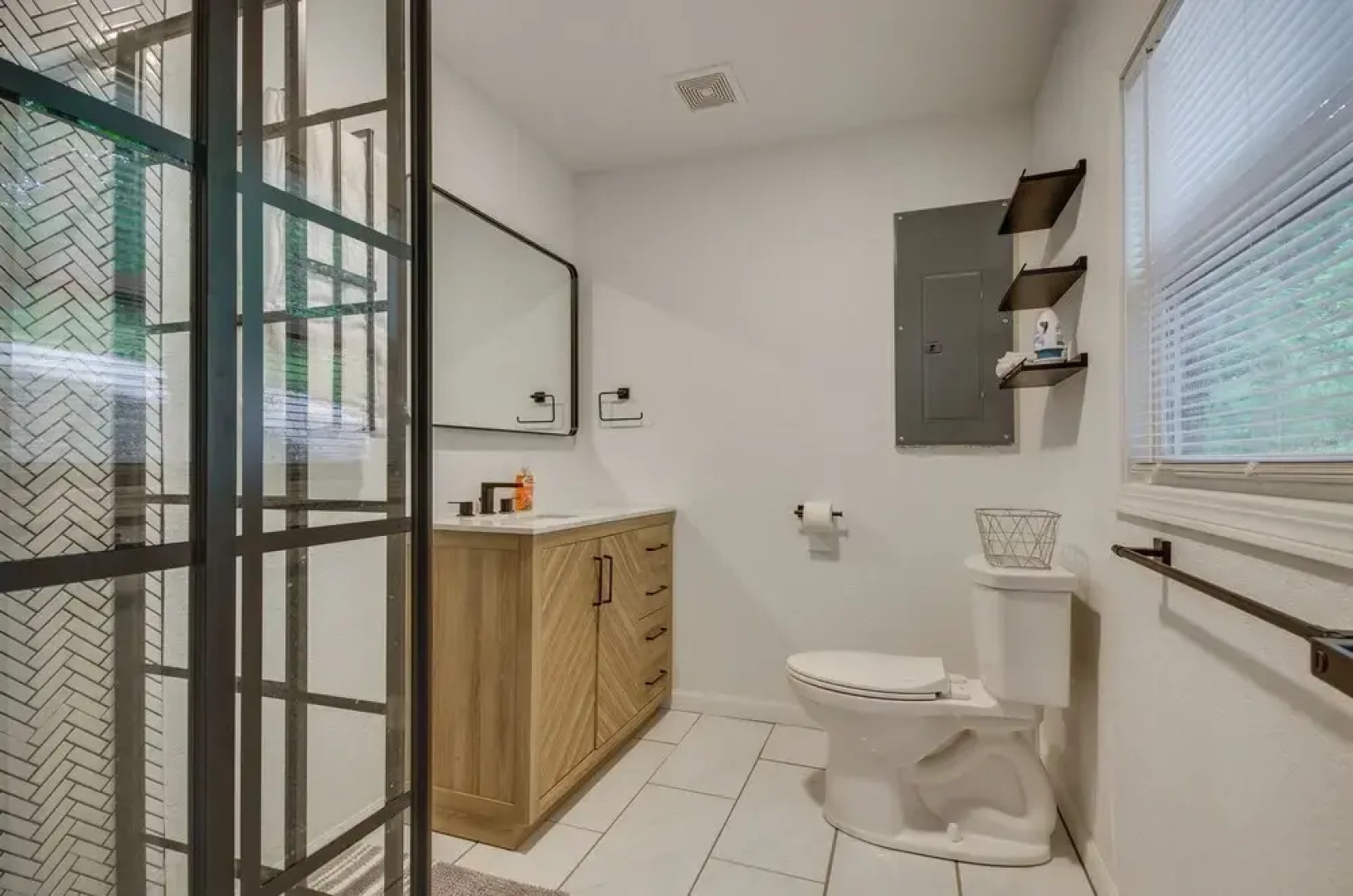 Waterfront Escape: Ozarks Home + Guest House!