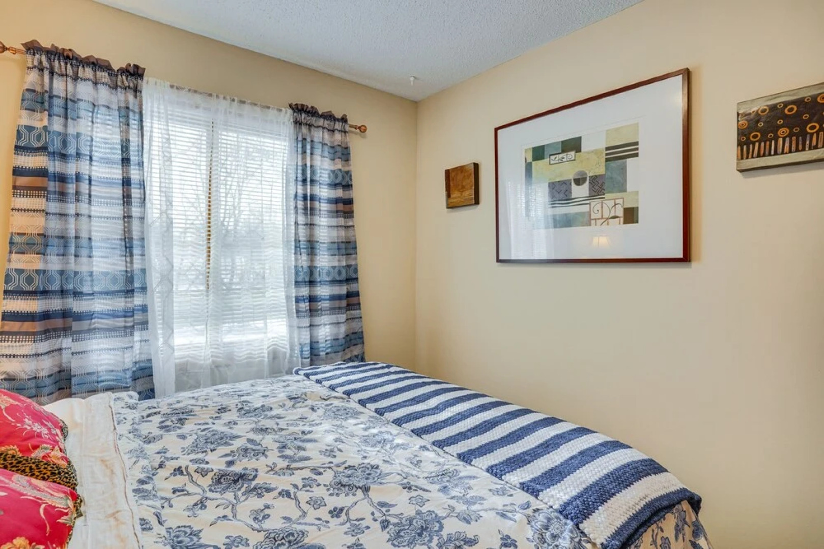 Charming Savage Home w/ Yard: 18 Mi to Minneapolis