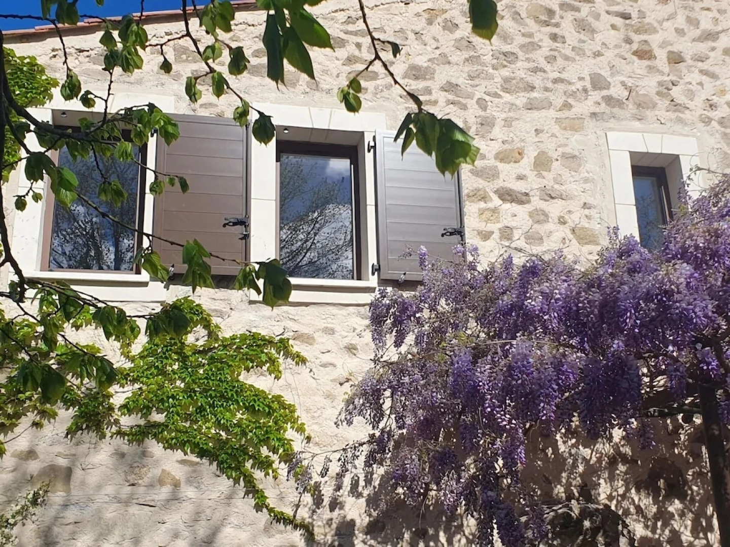 Bright, Modern Loft Comfortable Vacation Home