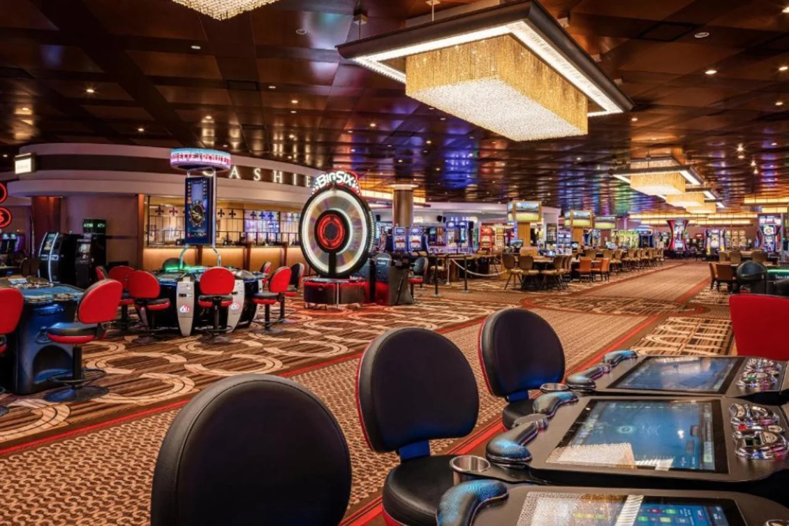 HoteLumiere at the Arch - A Caesars Rewards Destination