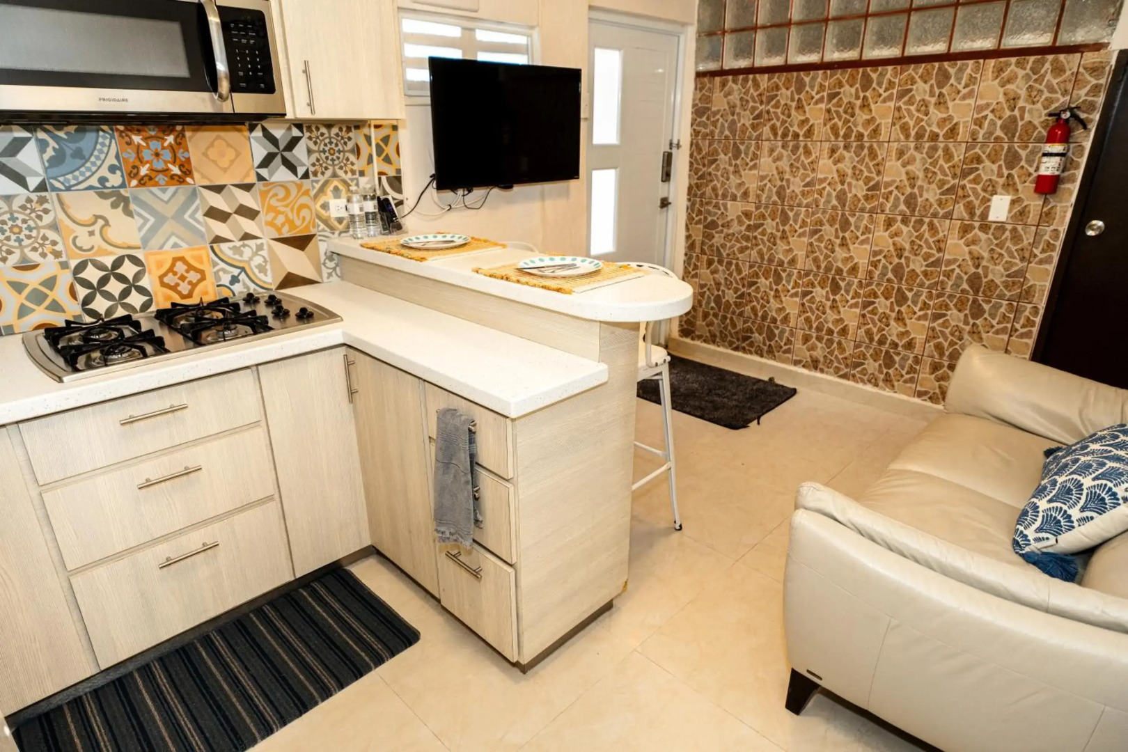 Lovely apartment with laundry & Parking