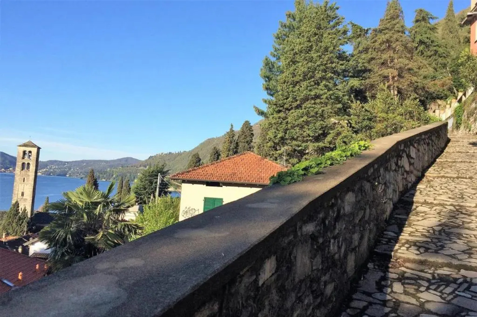 Carate 16 apartment with balcony & lake view