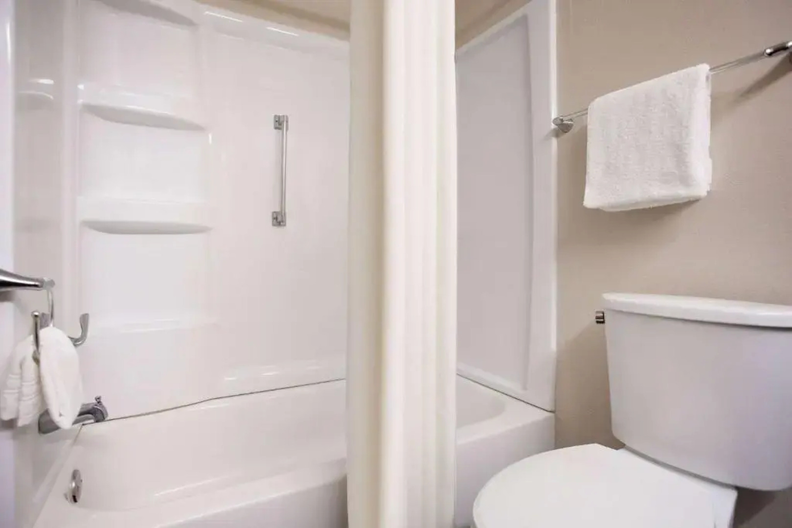 Super 8 by Wyndham Lenexa Overland Park/Mall Area