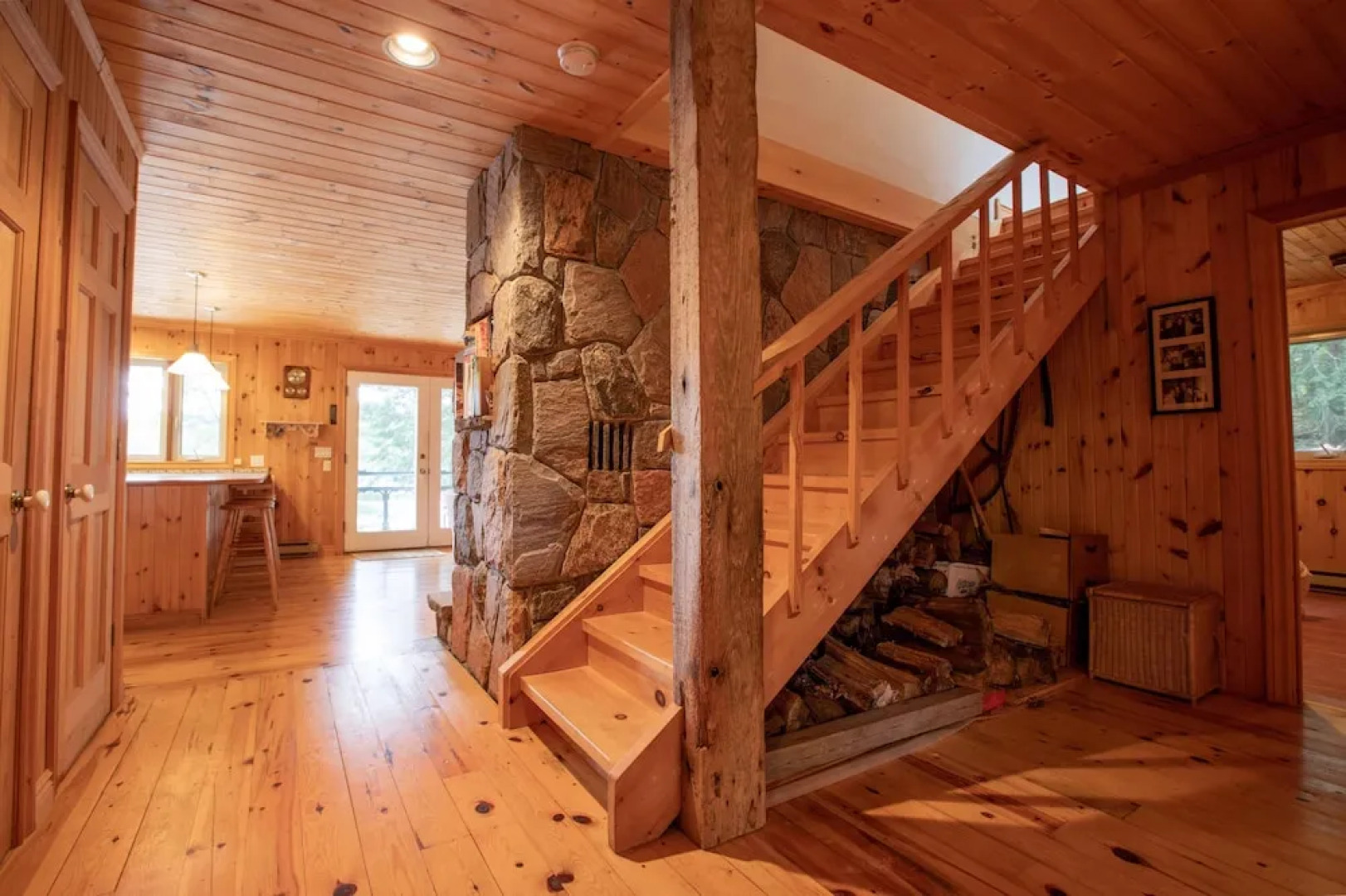 Wildflower Cottage A Fantastic boat access family cottage with a spectacular 500' of waterfront!