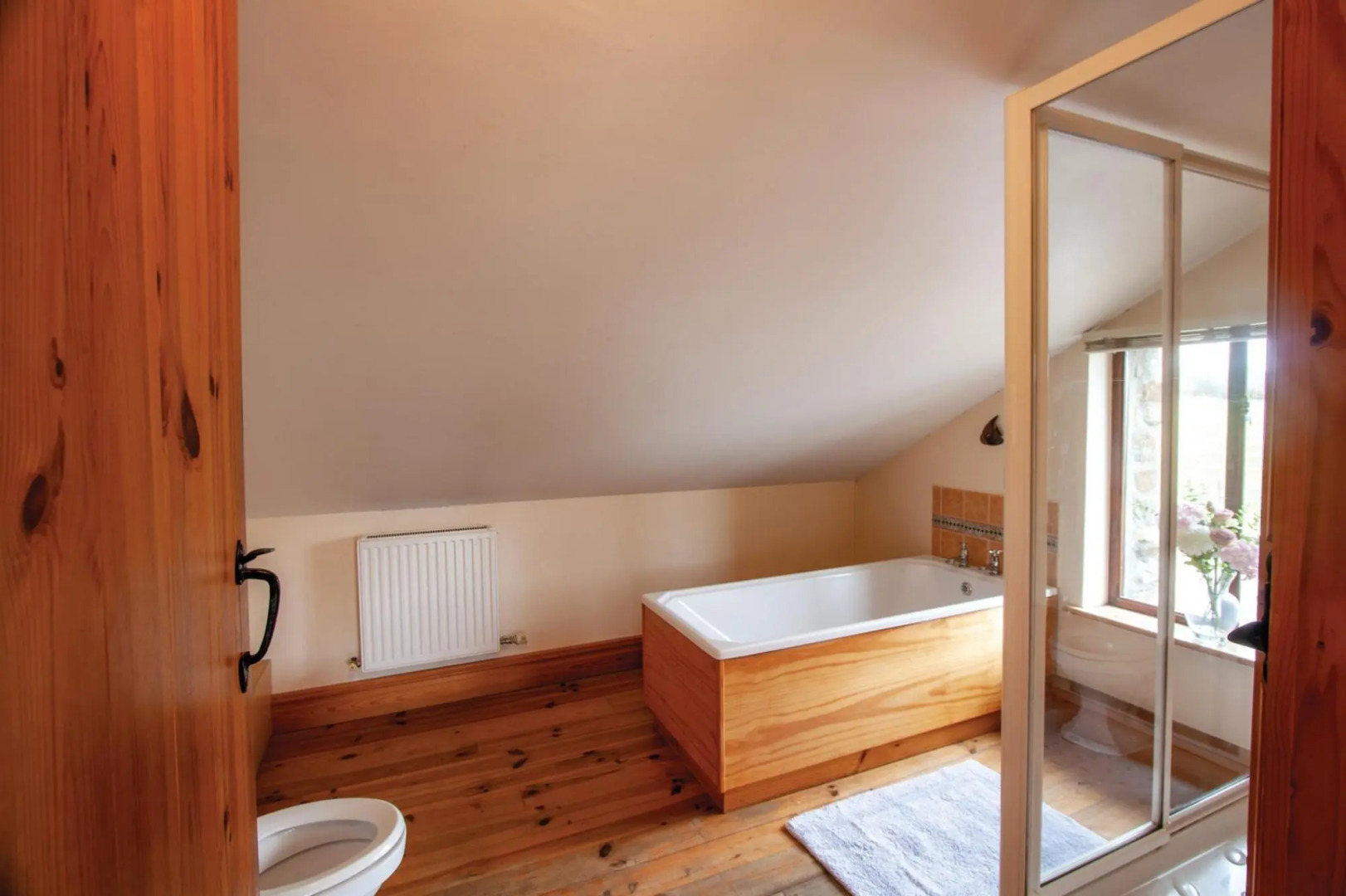 The Lake House Retreat - 7 Bedroom Holiday Home - Sleeps 20 - Southgate