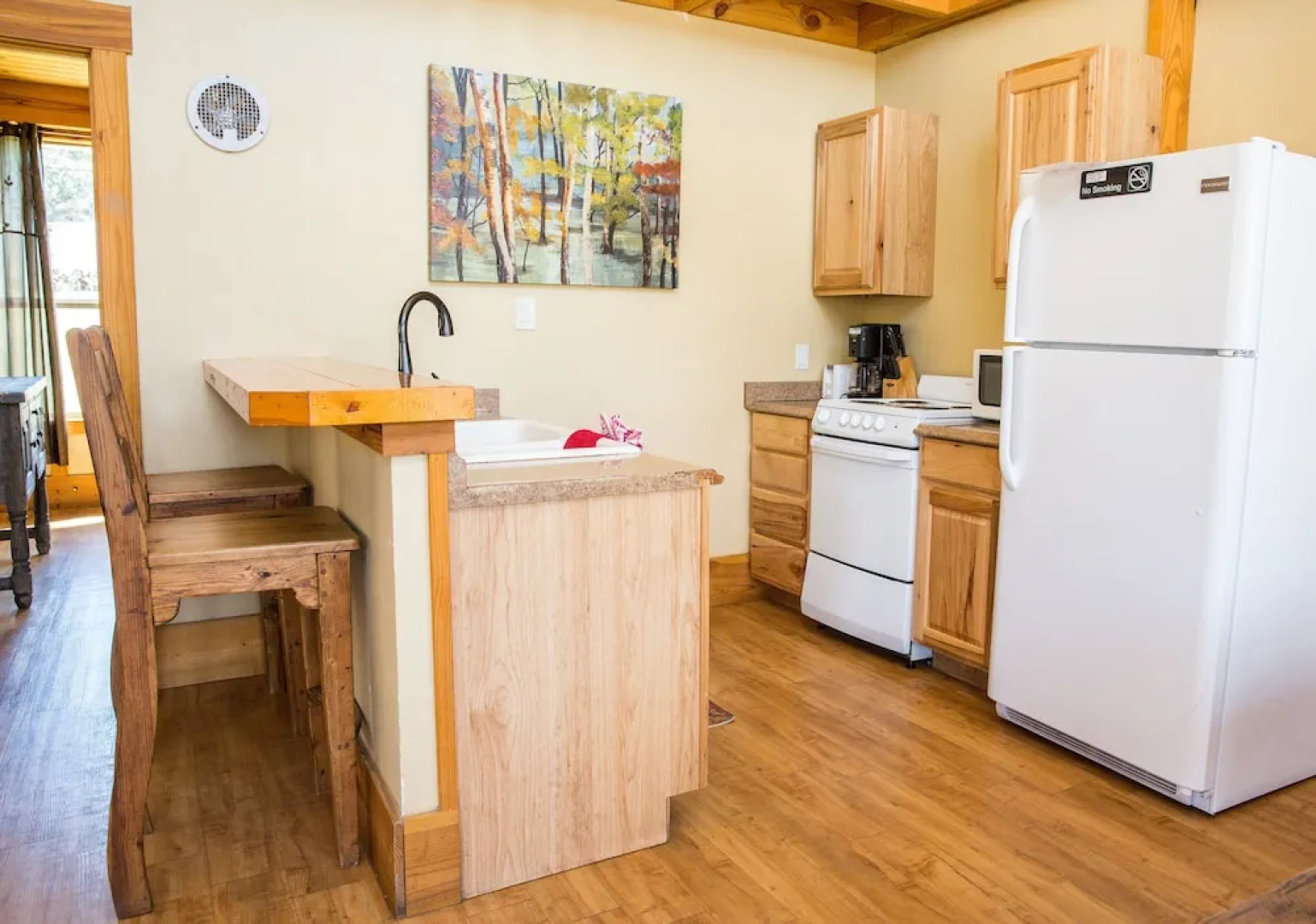 River Rd. Treehouses-Mourning Dove Haus