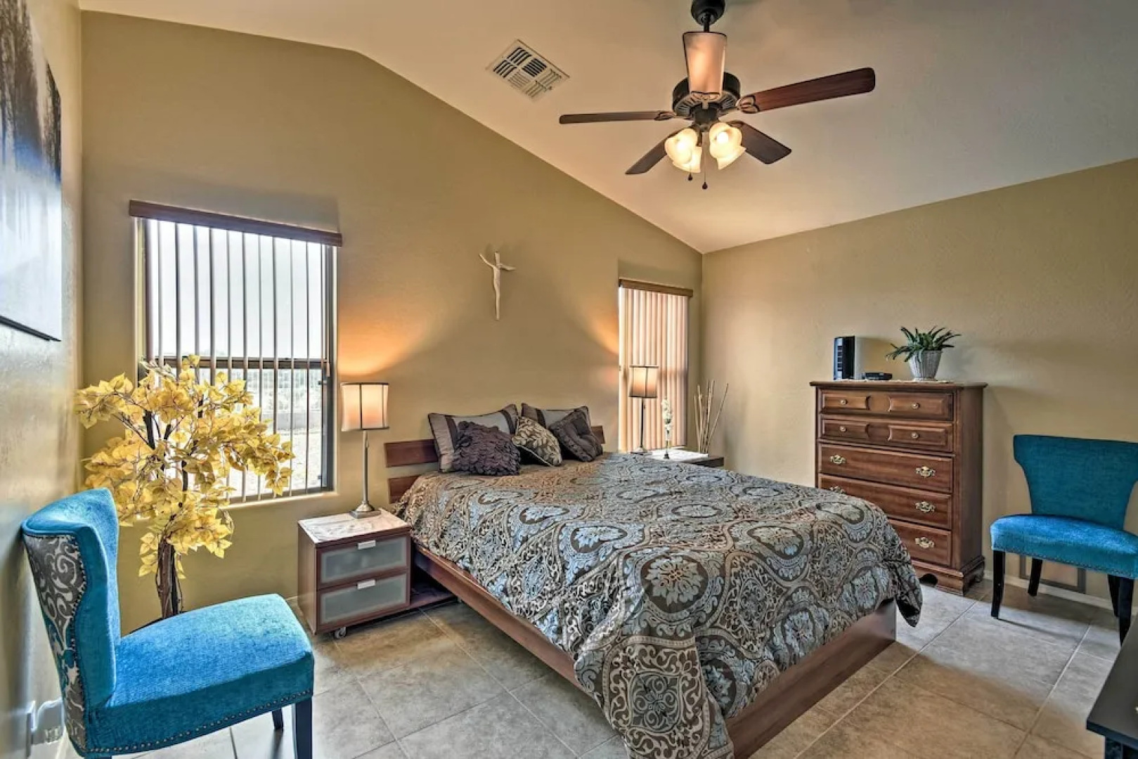 West Phoenix Home: Hike, Dine & Golf Nearby!