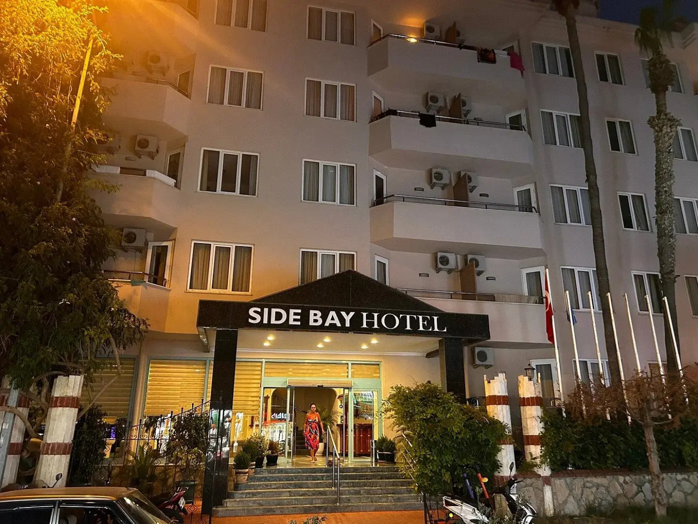 Side Bay Hotel
