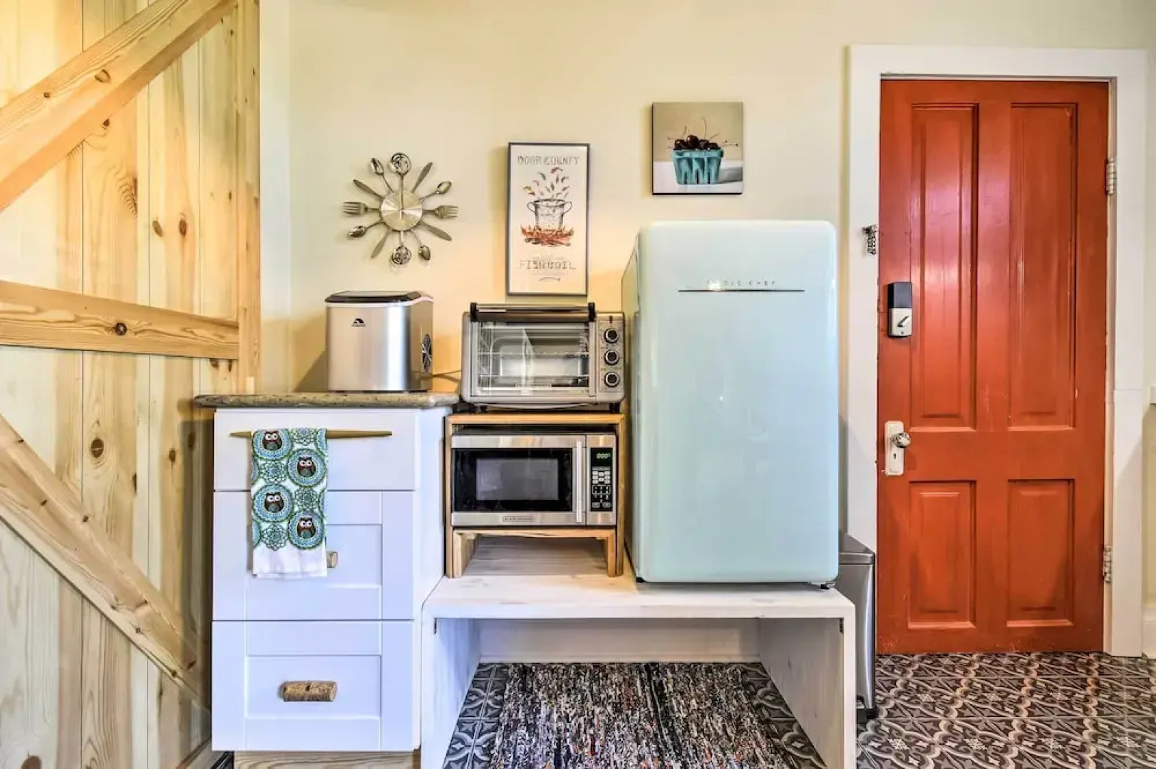 Walk to Dtwn Shops & Eats: Sturgeon Bay Retreat