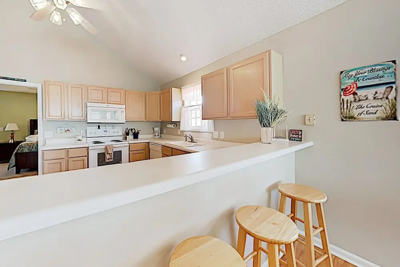 Fish N Hooks W/ Ocean-view Porch, Steps To Beach 5 Bedroom Home