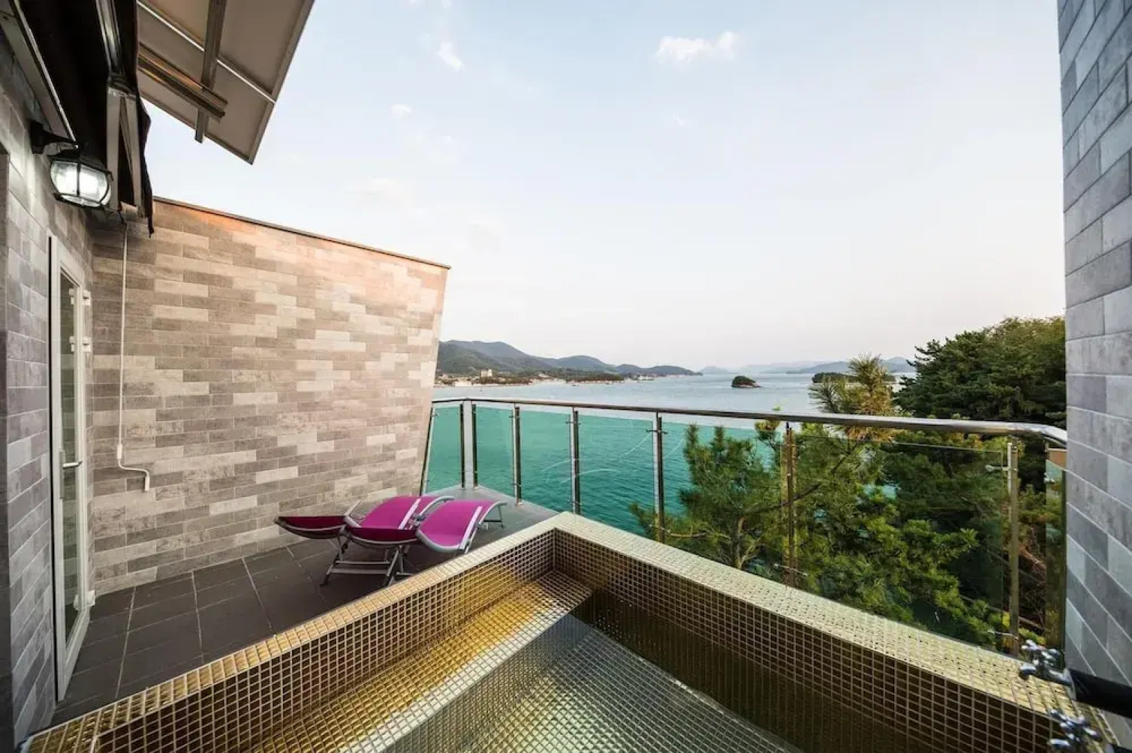 Tongyoung S468 Poolvilla