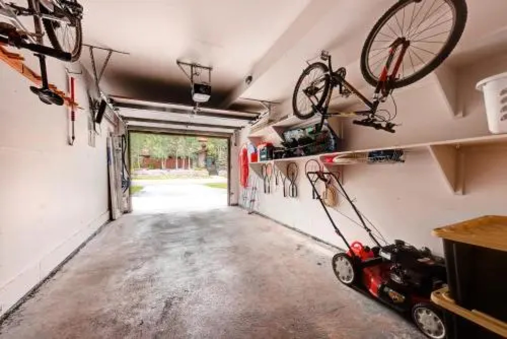 Four-Bedroom Family Friendly House with Chef's Kitchen