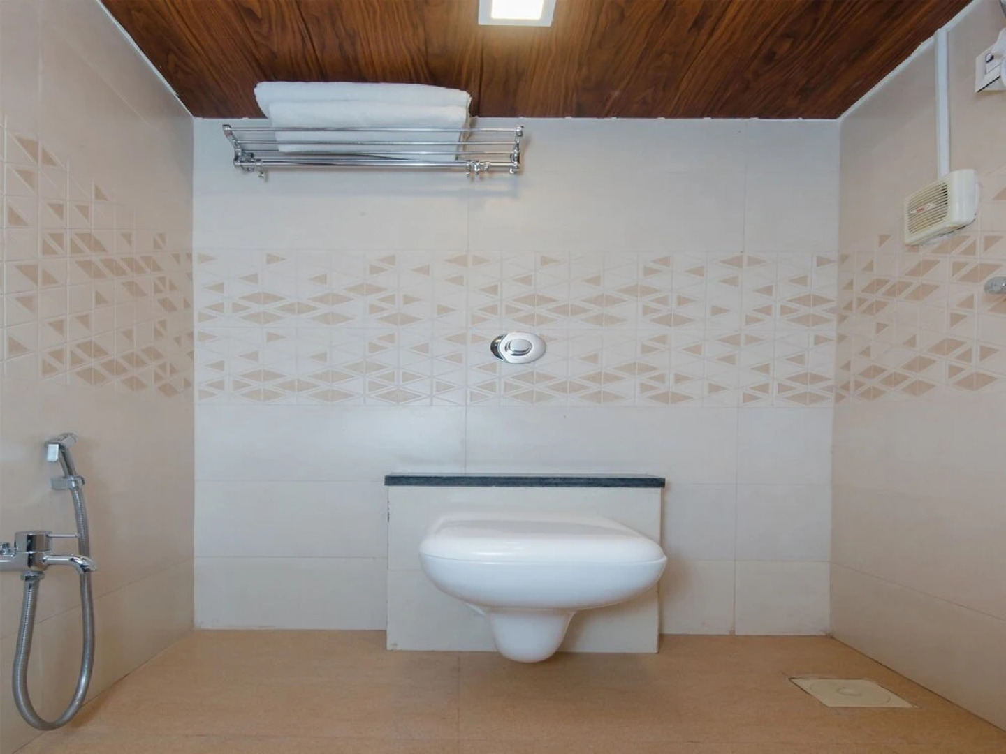 OYO 13857 Hotel Imperial