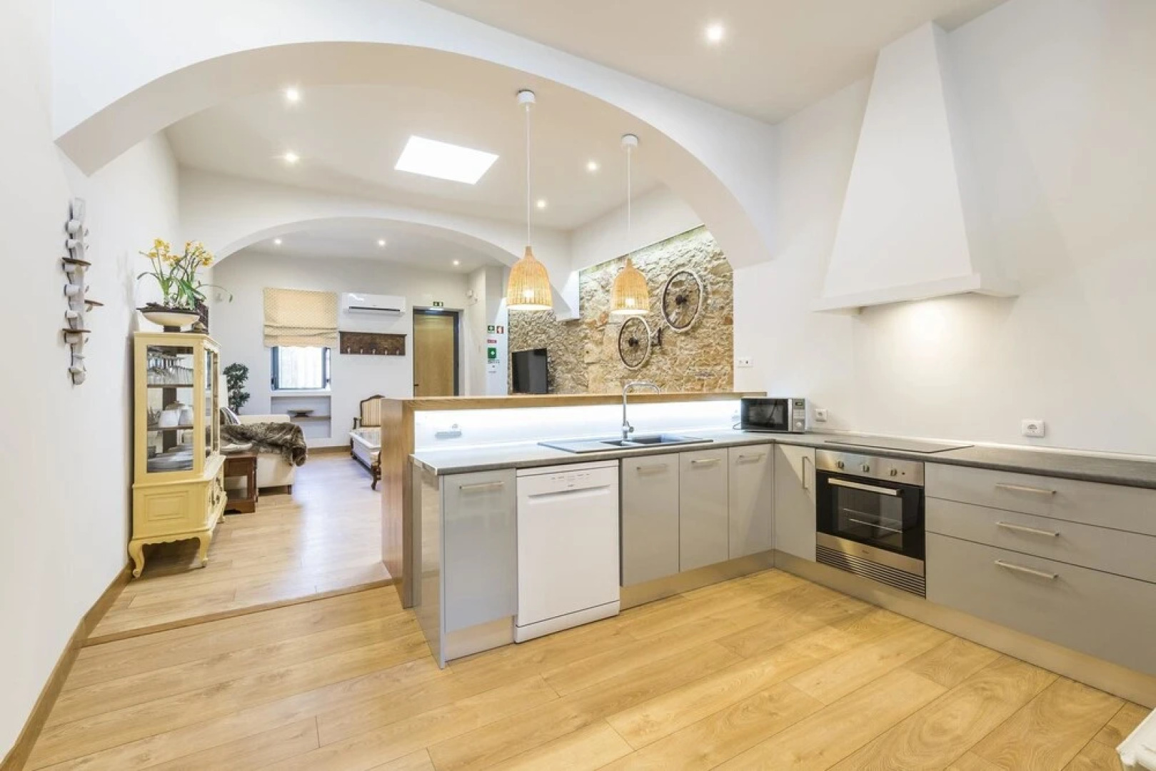 Property With 10 Bedrooms in Quelfes, With Wonderful sea View, Private