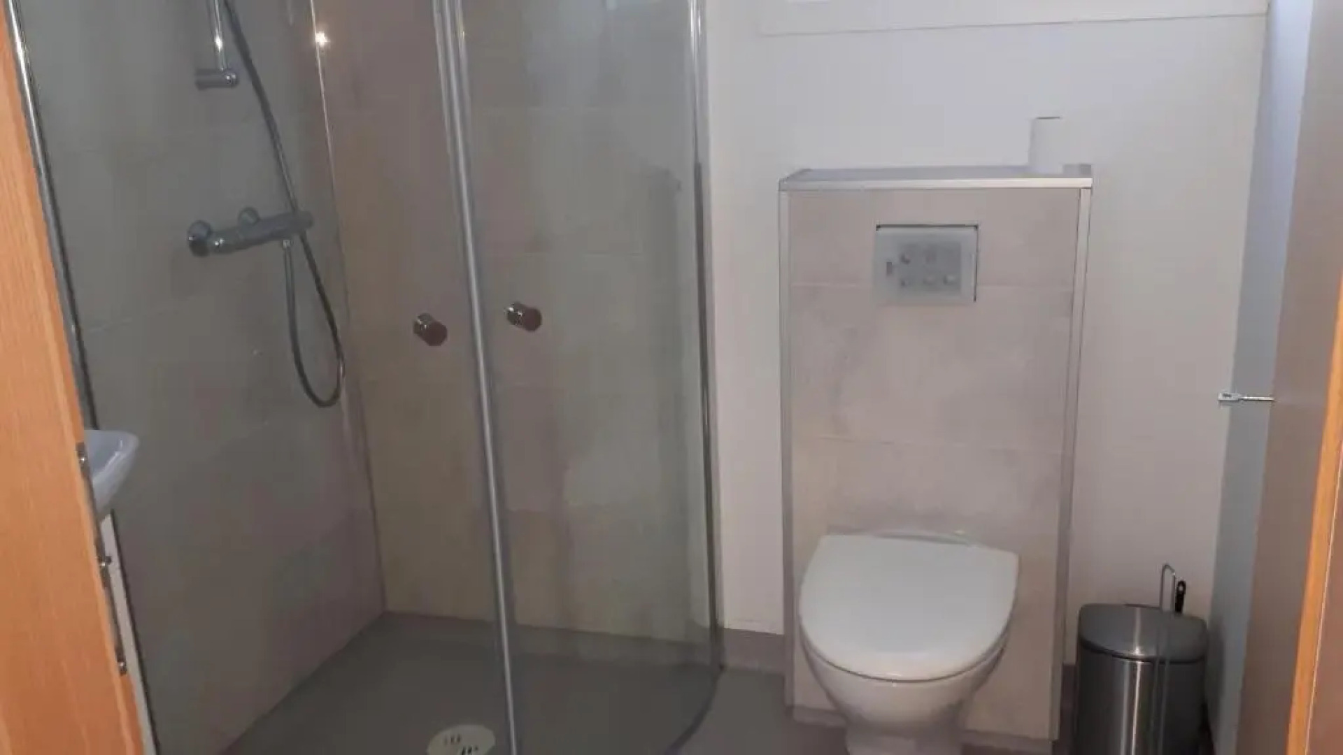 Hvammur 2 Bjarg with private hot tub