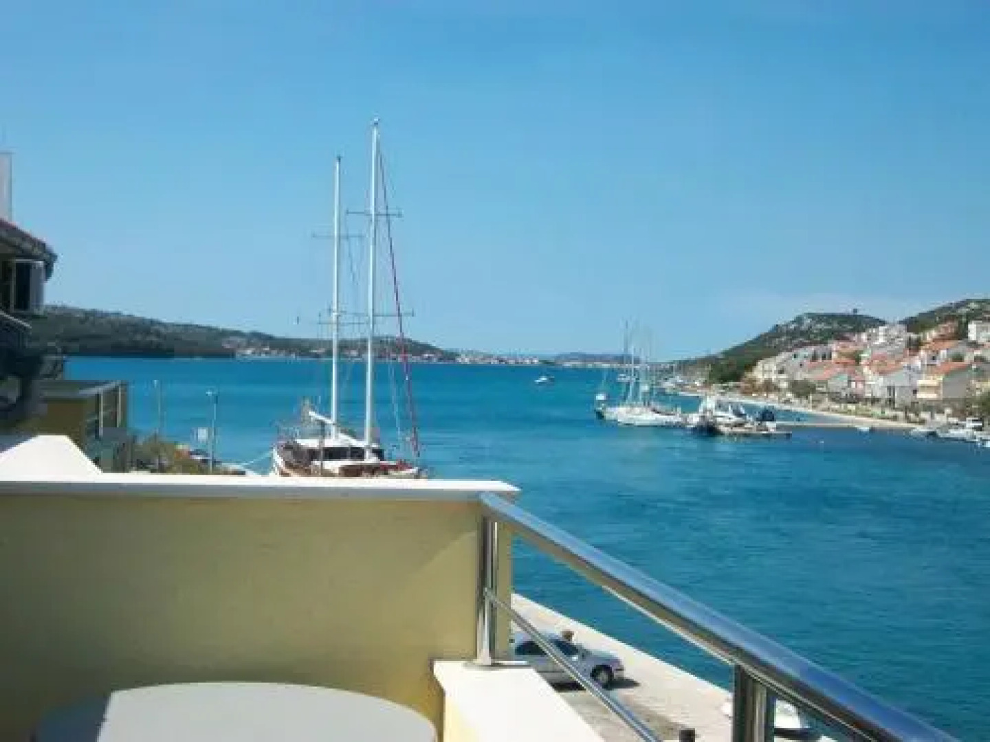 Apartments Luna Tisno