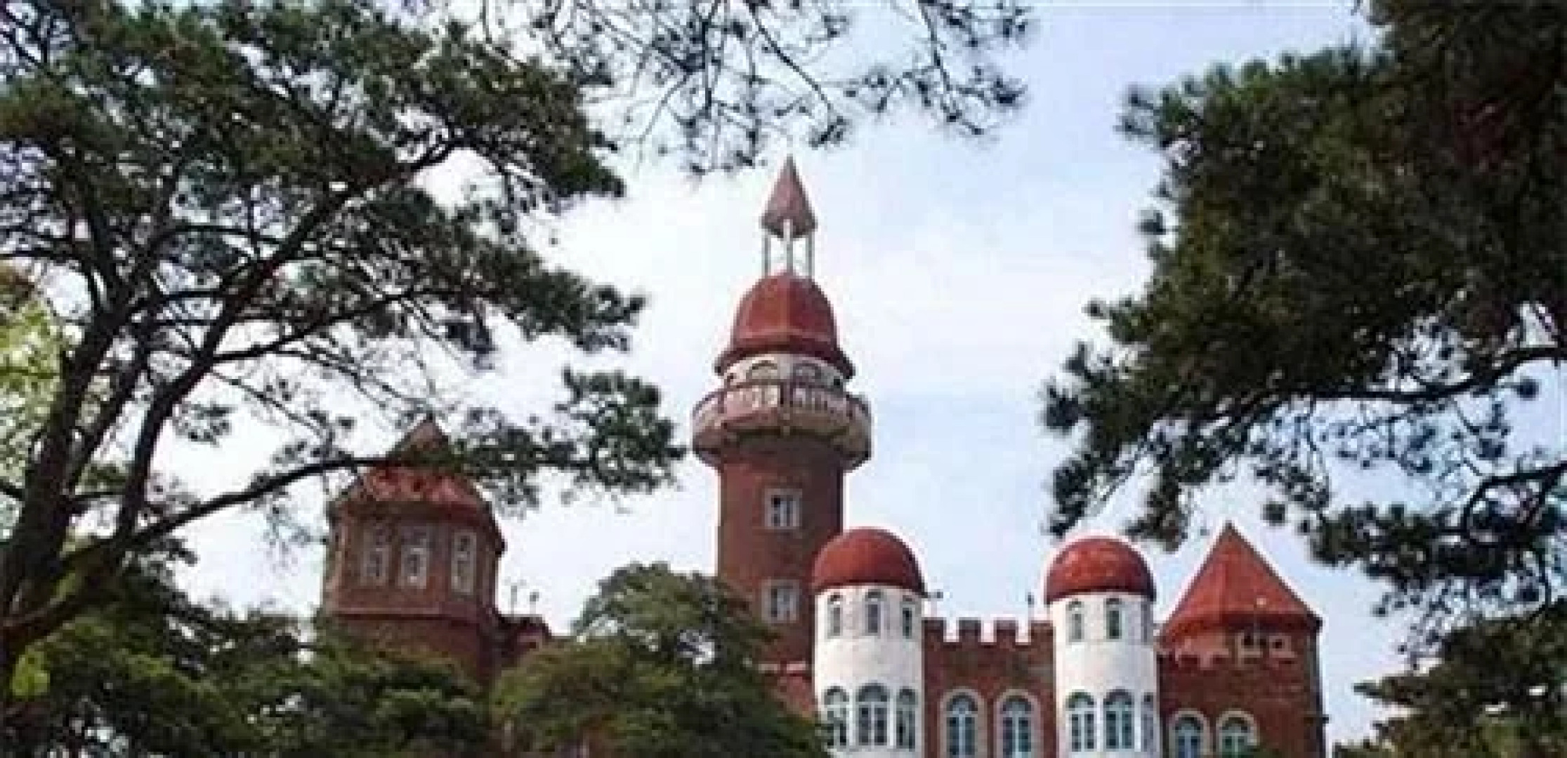 Beidaihe Strange Tower Hotel