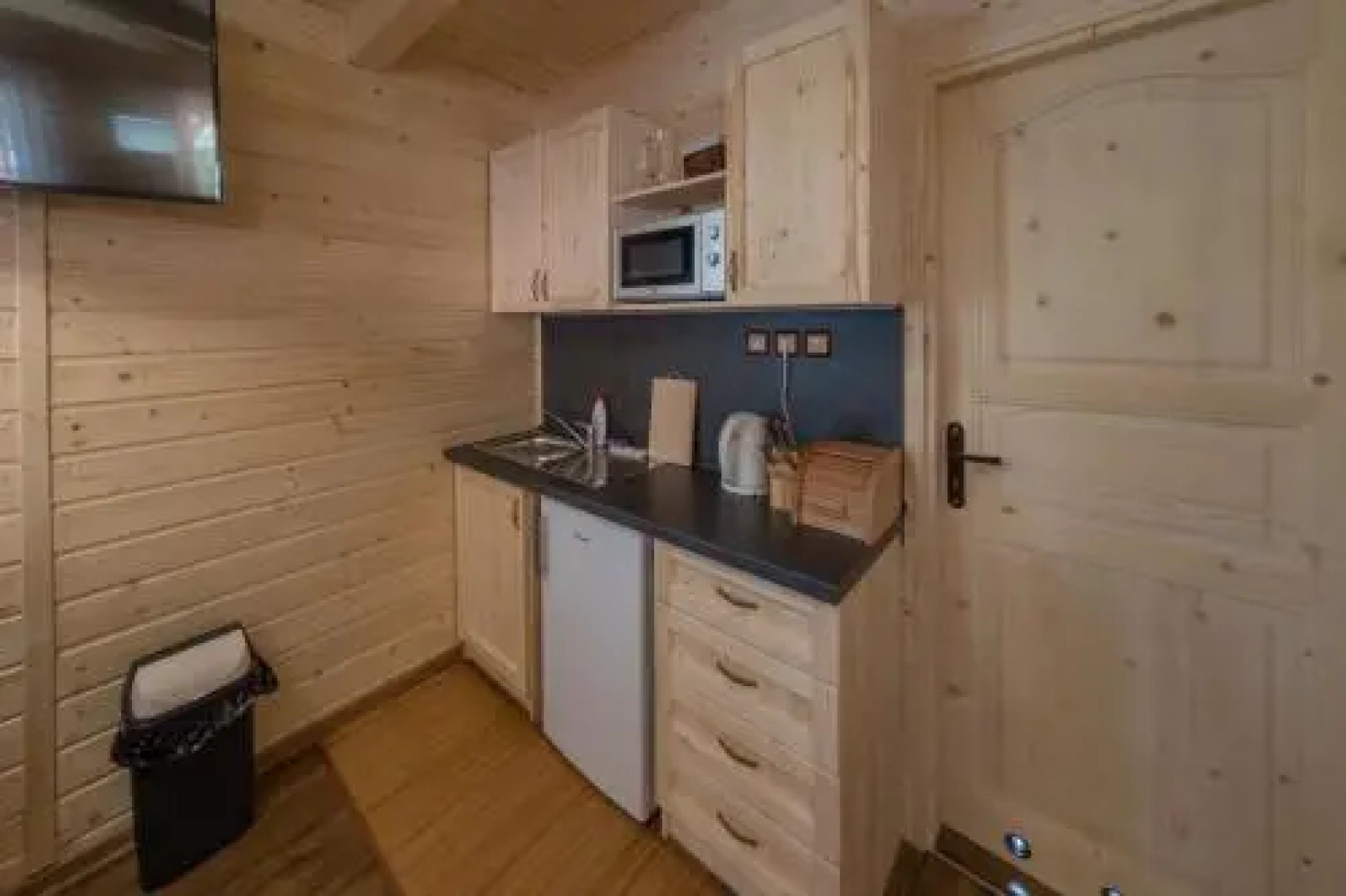 Chatovy Rezort Lopusna Dolina