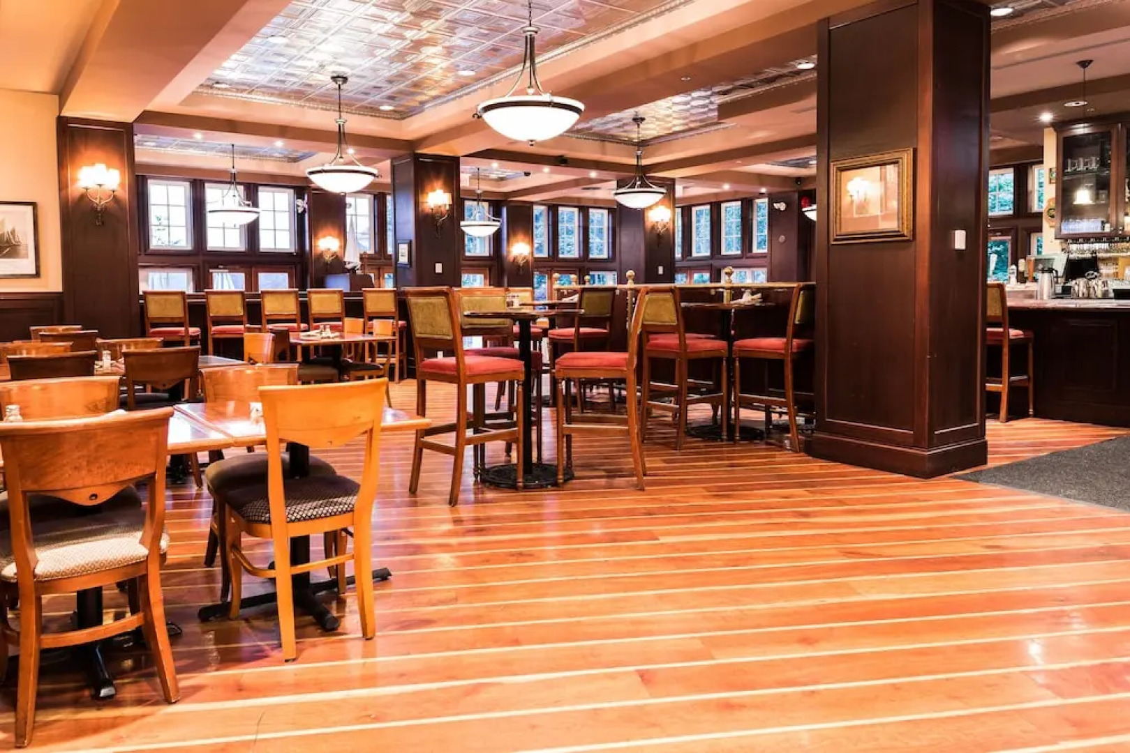 Poets Cove Resort & Spa