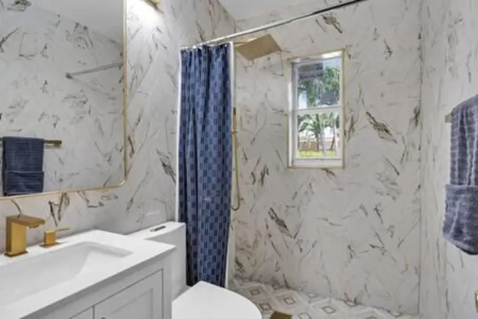 437 NE 107th Pool Hot Tub Patio 5 Bedrooms 3 Baths Parking