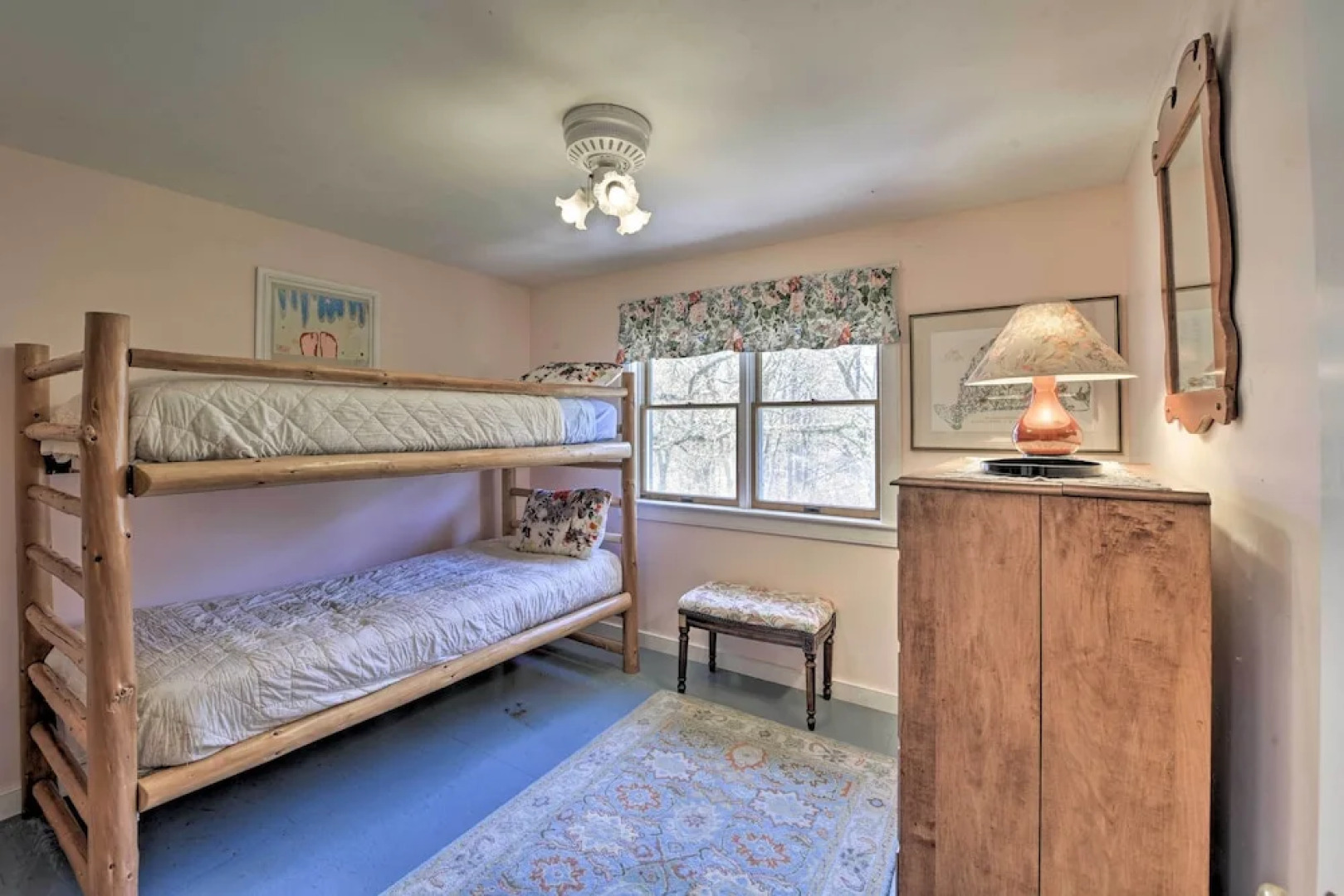 Peaceful Chilmark Farmhouse by Menemsha Beach