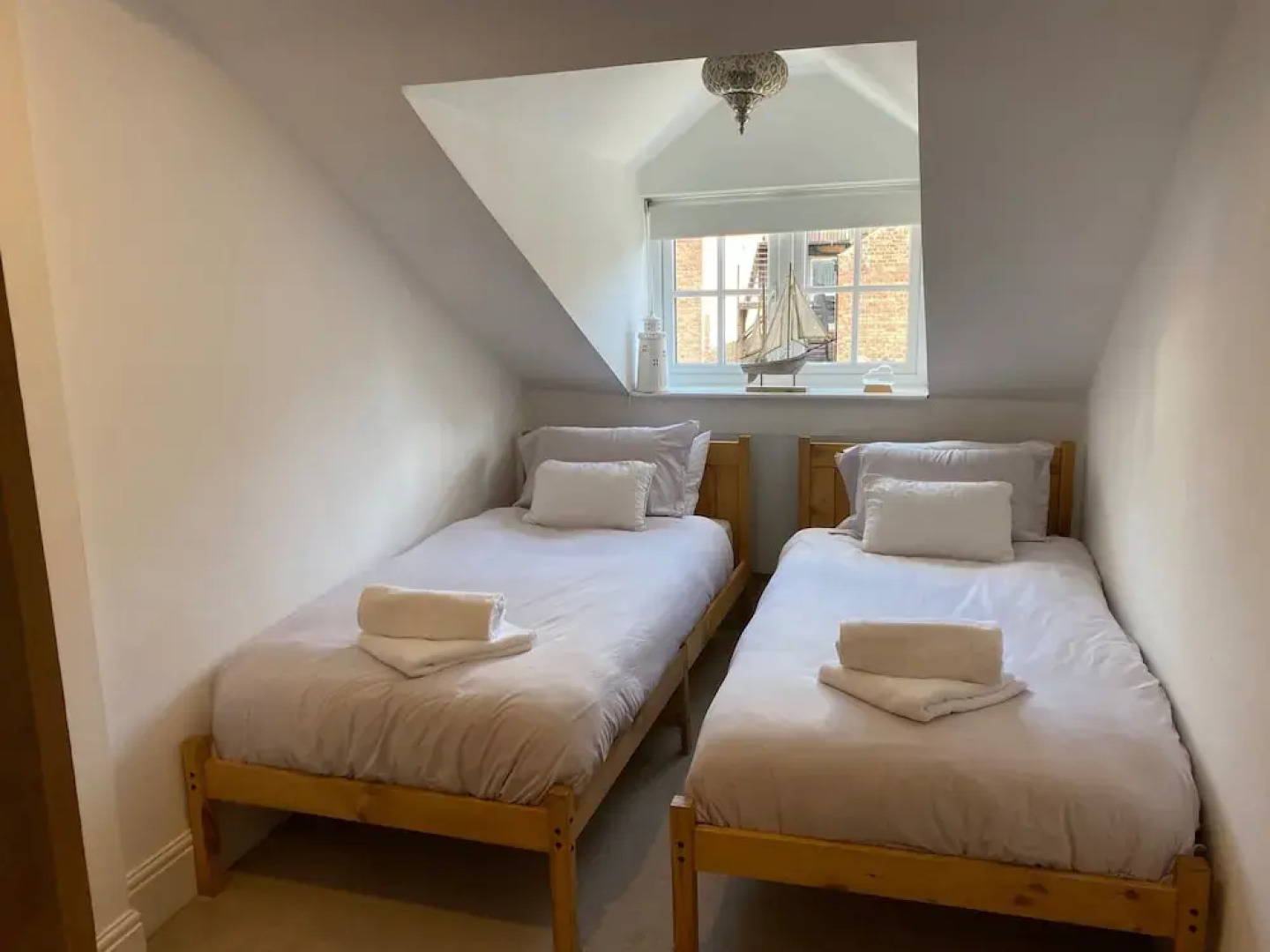 2 Bed Cottage - Sleeps 4 - Wifi - Parking