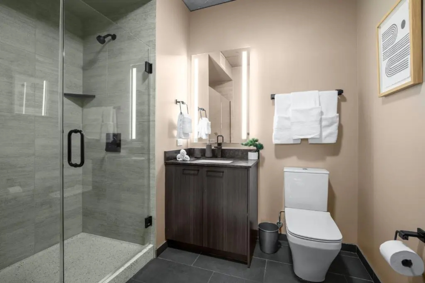 3BR Elegant Glass Penthouse Pool With Deck & Gym