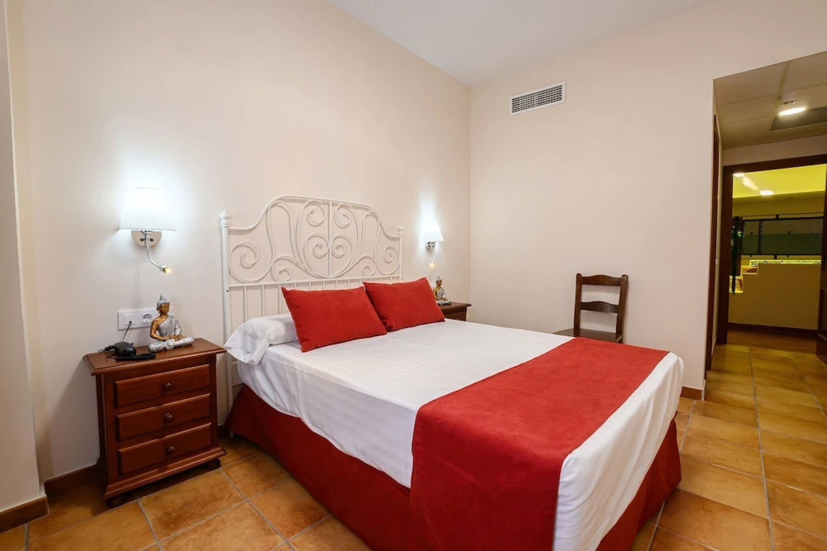 Отель H28 Camas