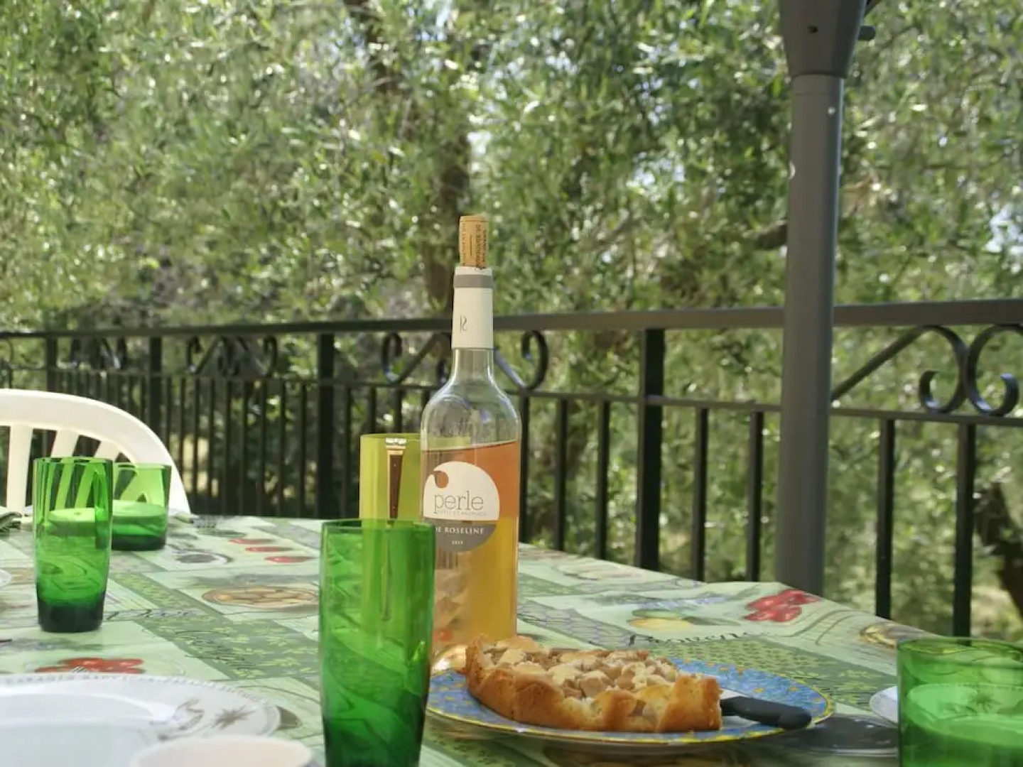 Snug Holiday Home With Terrace, Garden, Garden Furniture