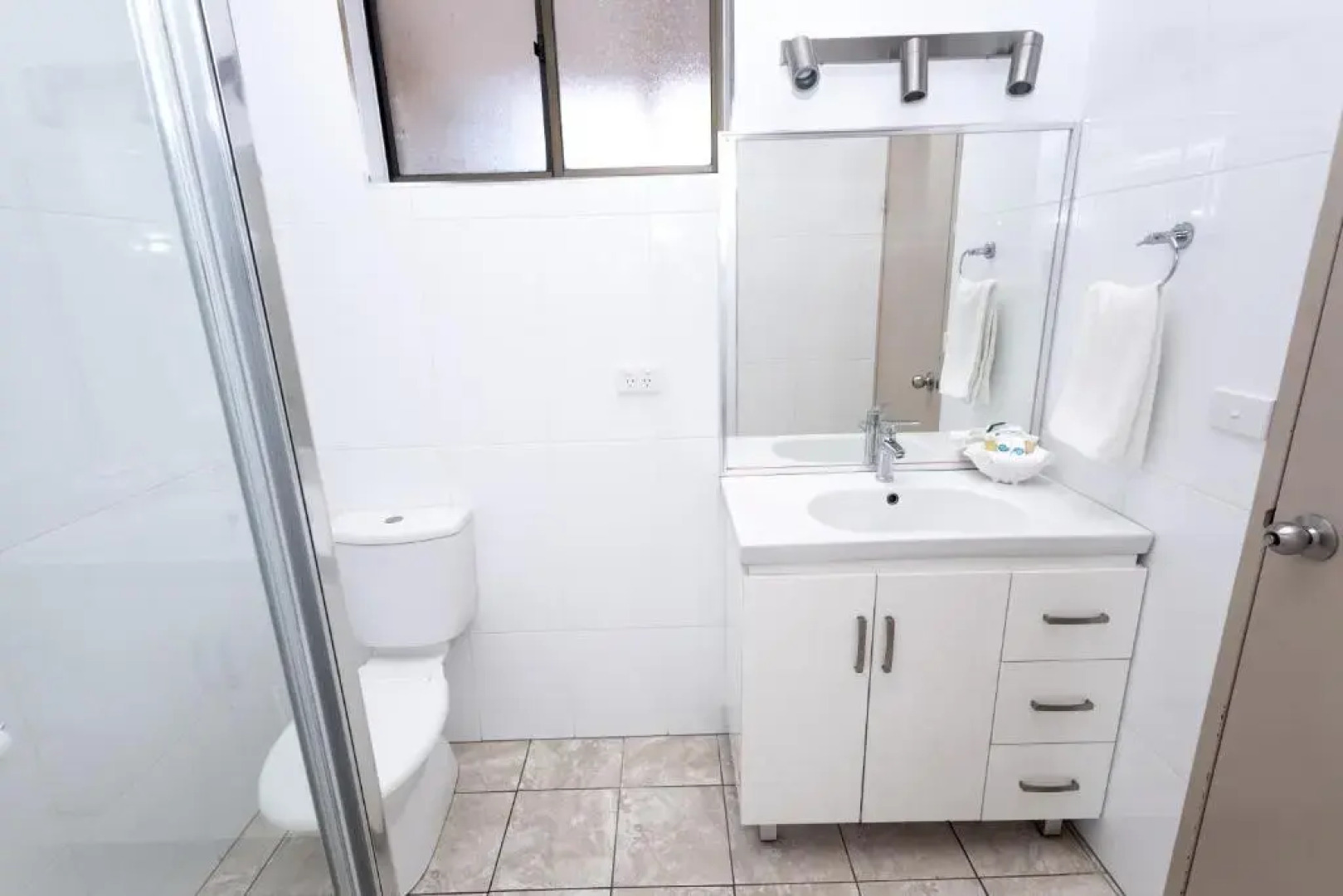 All Travellers Motor inn