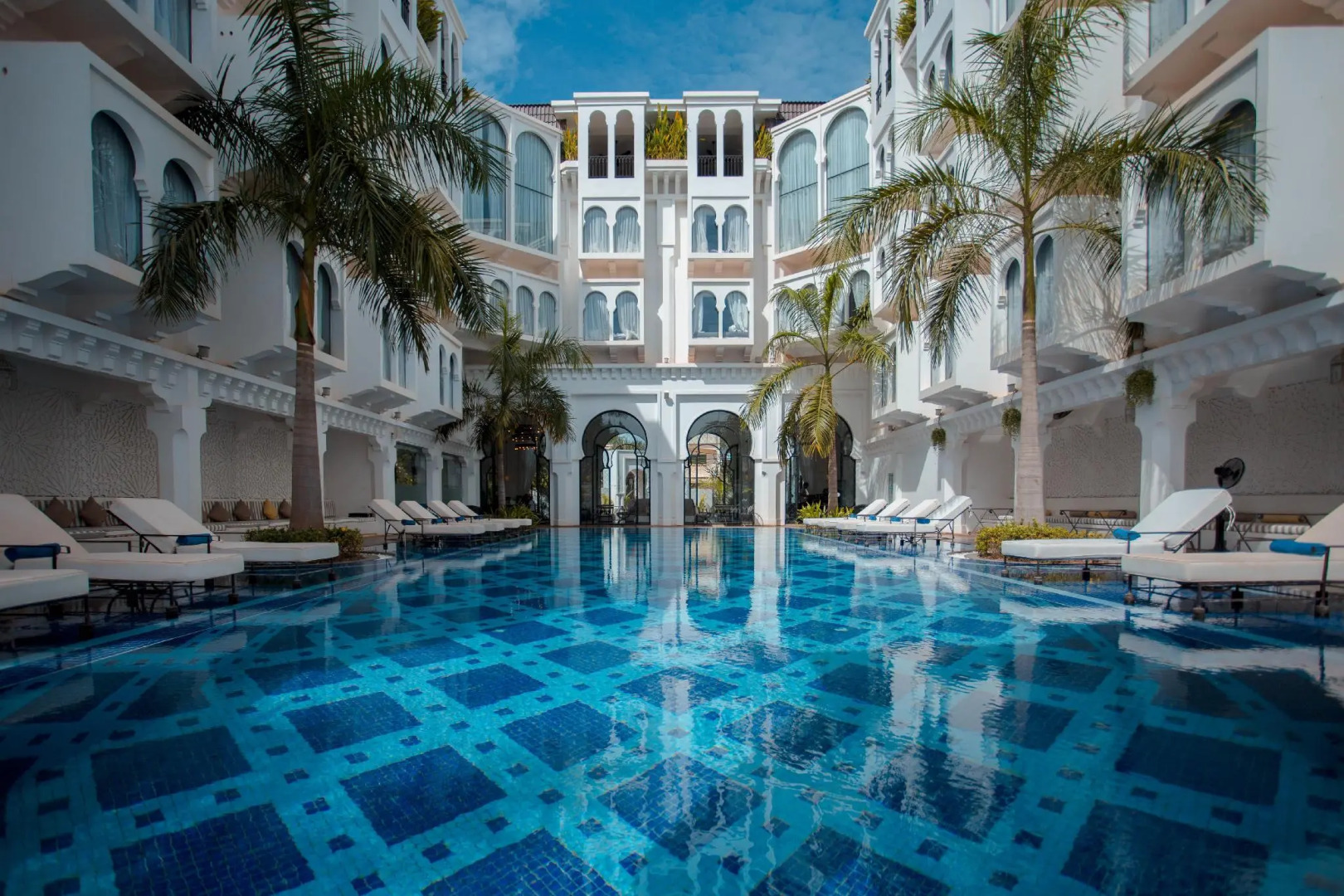 Курортный Oтель Sarai and Wander