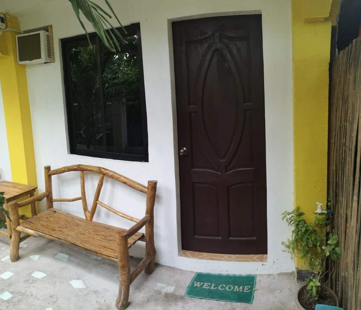 Guanna's Place Room and Resto Bar