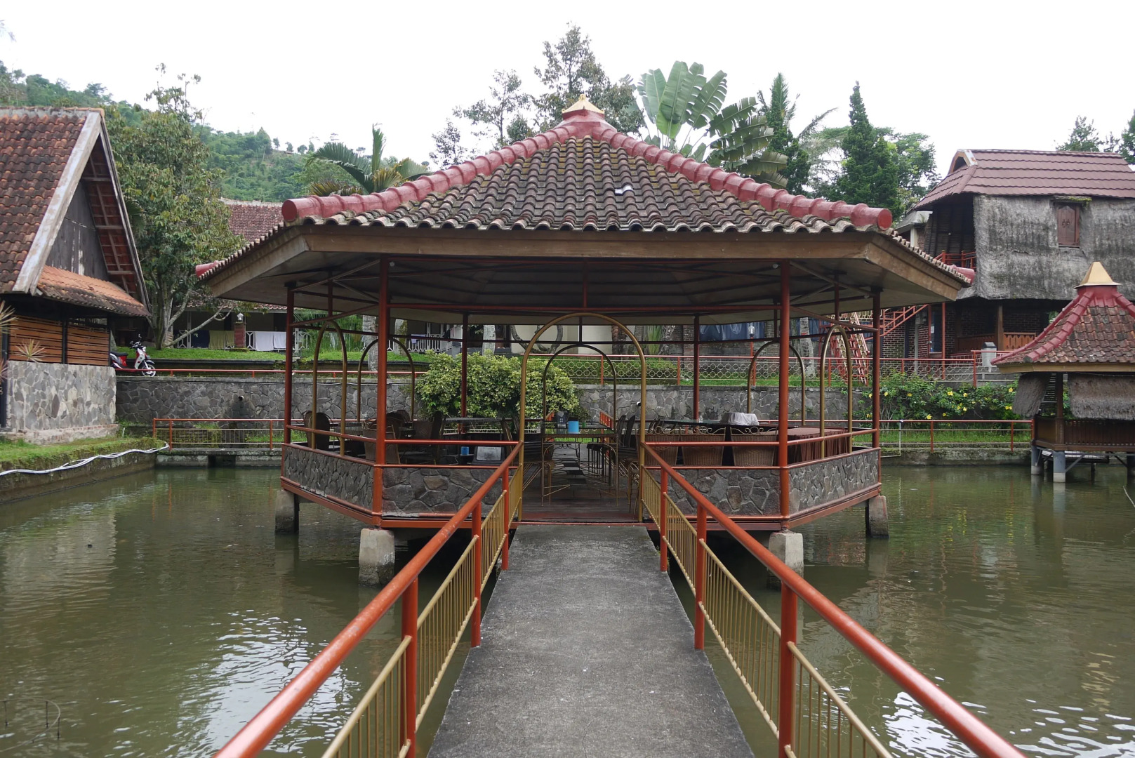 Kampung Pa'go Resort Hotel By Zuzu