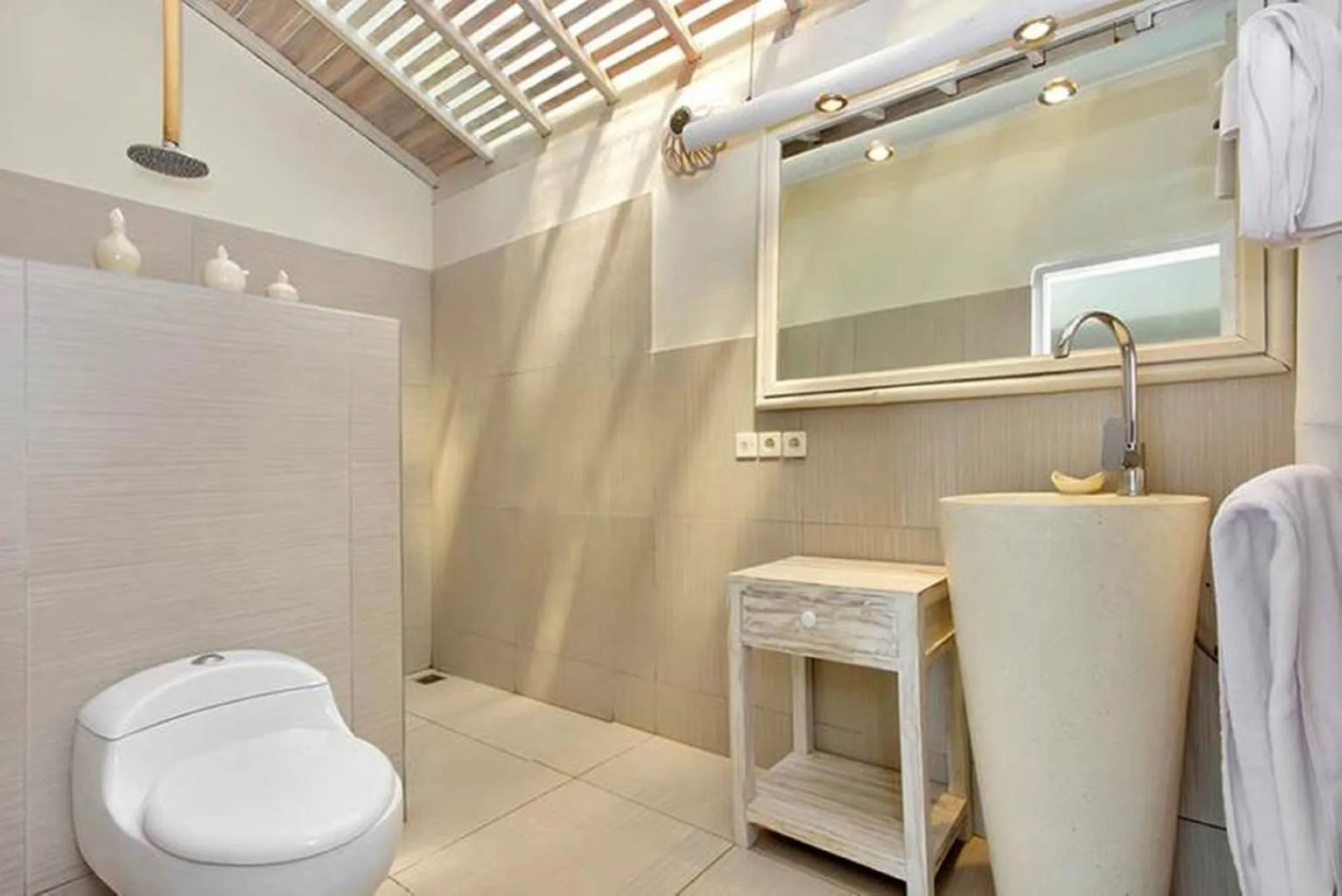 Lilin Lovina Beach Hotel