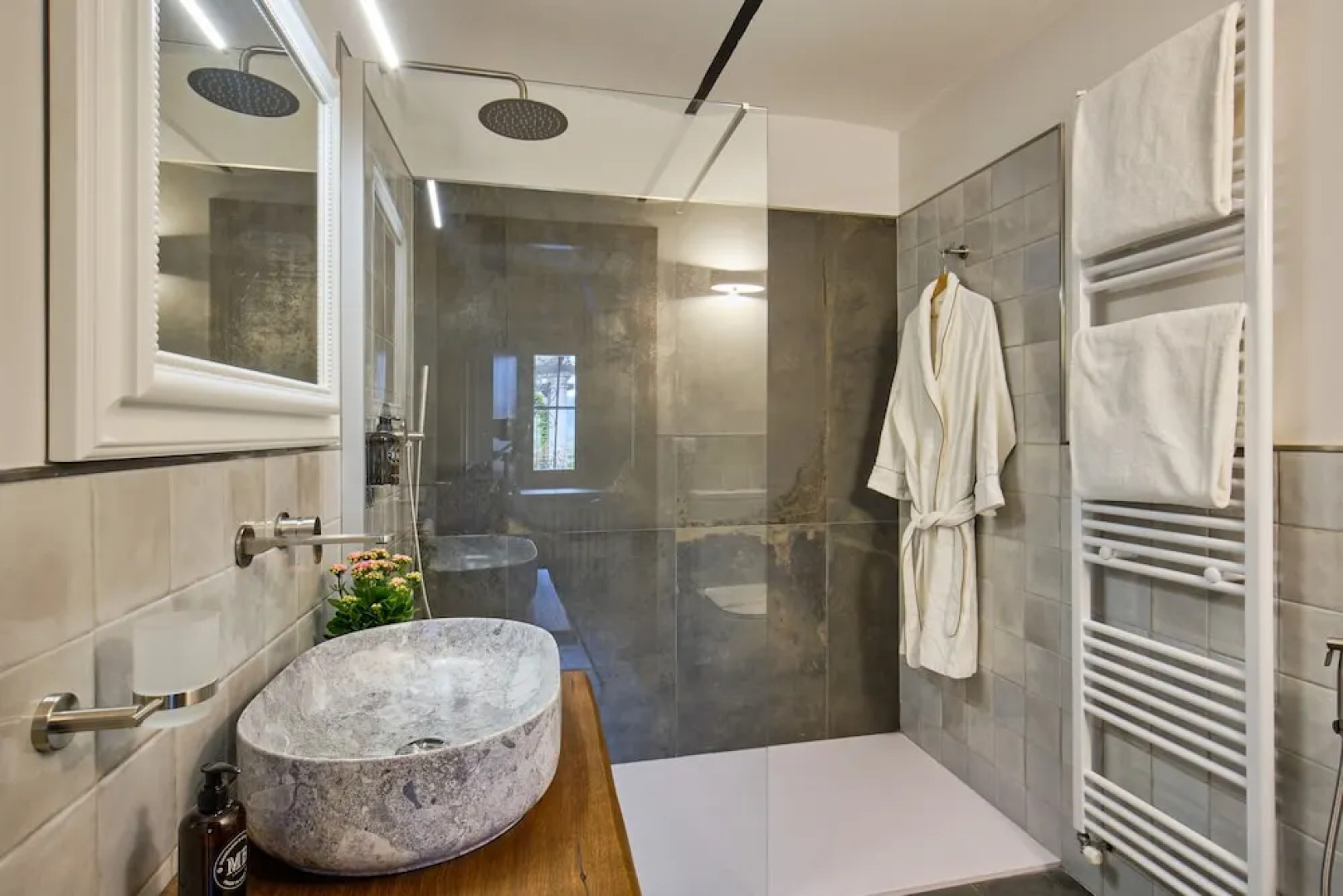 Giarvino Guest House