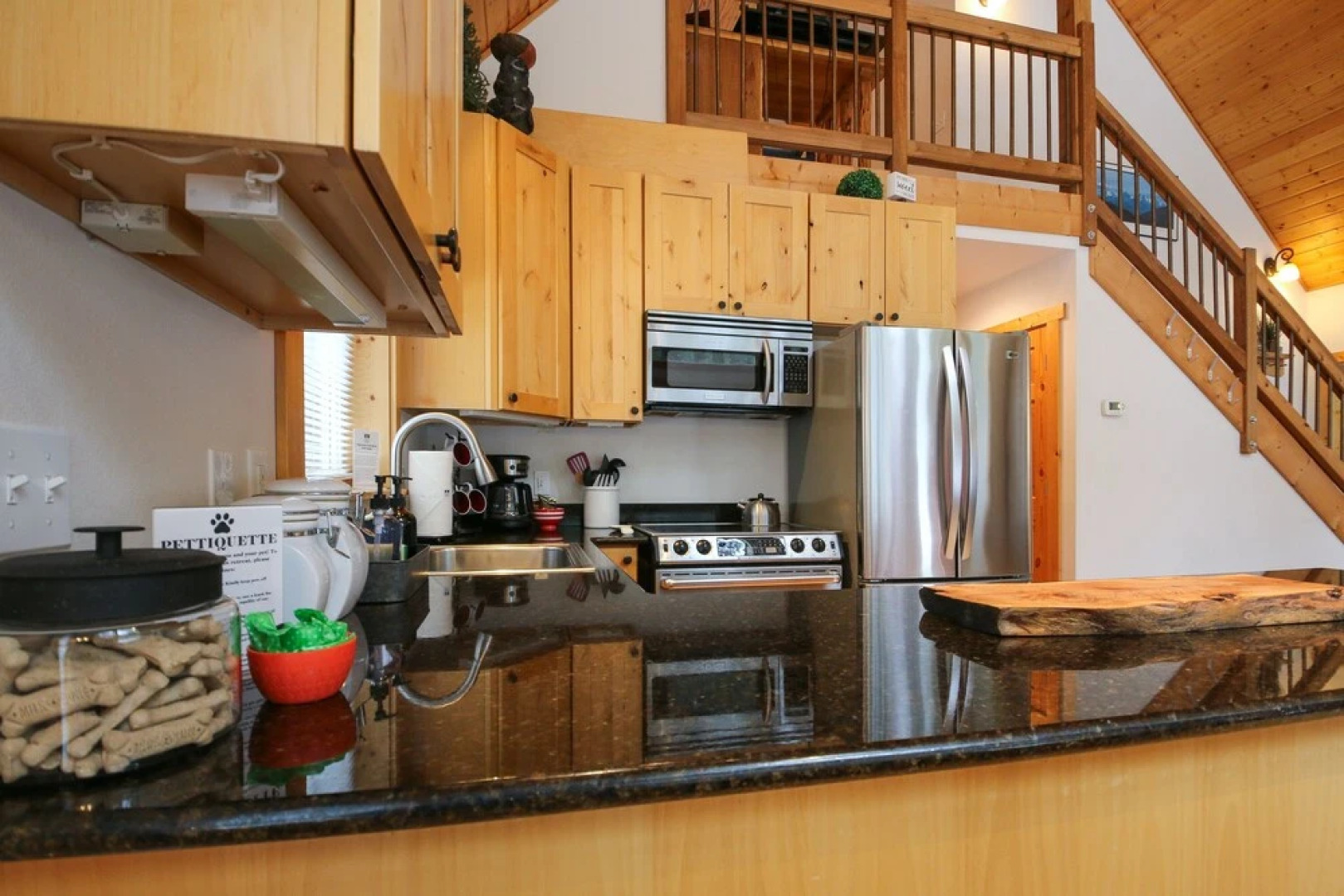 Cascades Adventure Cabin 2 Bedroom Home by NW Comfy Cabins by RedAwning