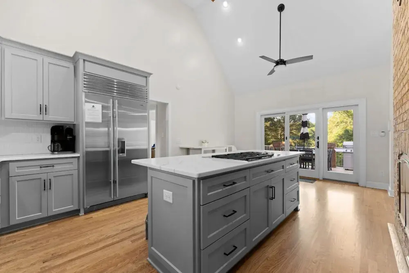 Shoreway Cove by Avantstay Waterfront Pool Dock