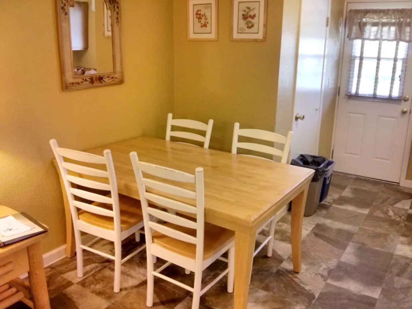 Green Gables Motel & Suites