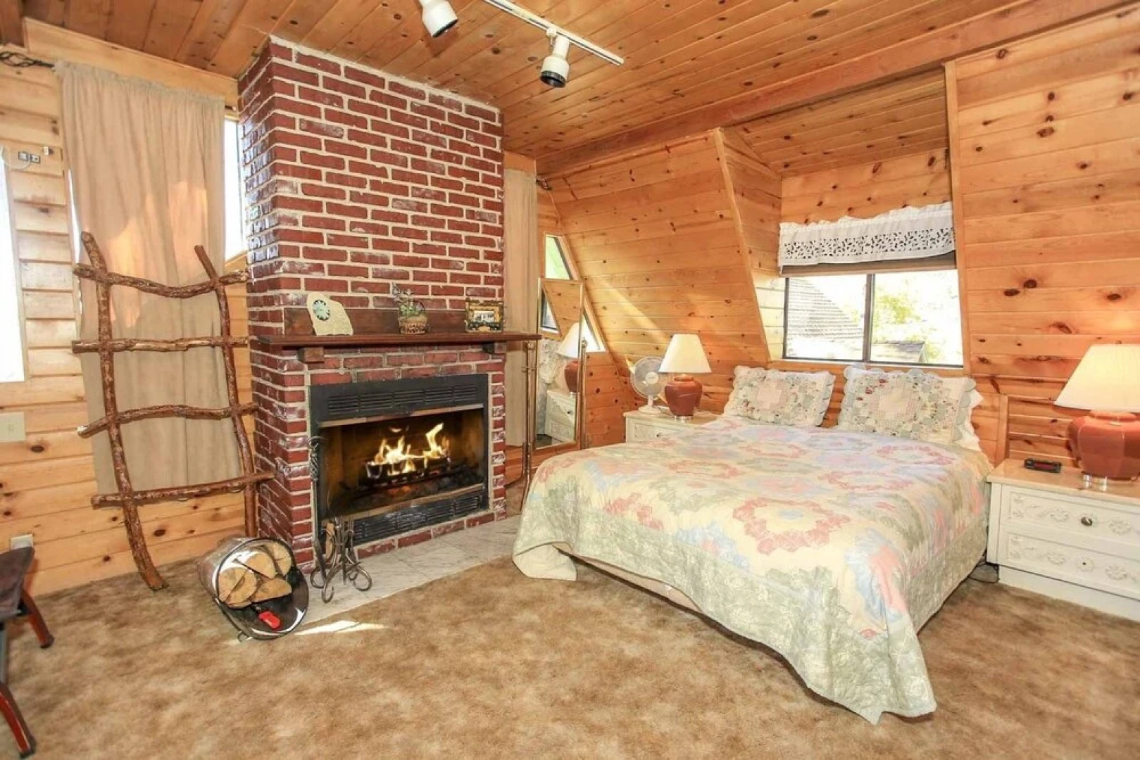 Fawnskin Lakeside Cabin - Nice Cozy Duplex With Mountain Views With A Jet Tub! 1 Bedroom Cabin