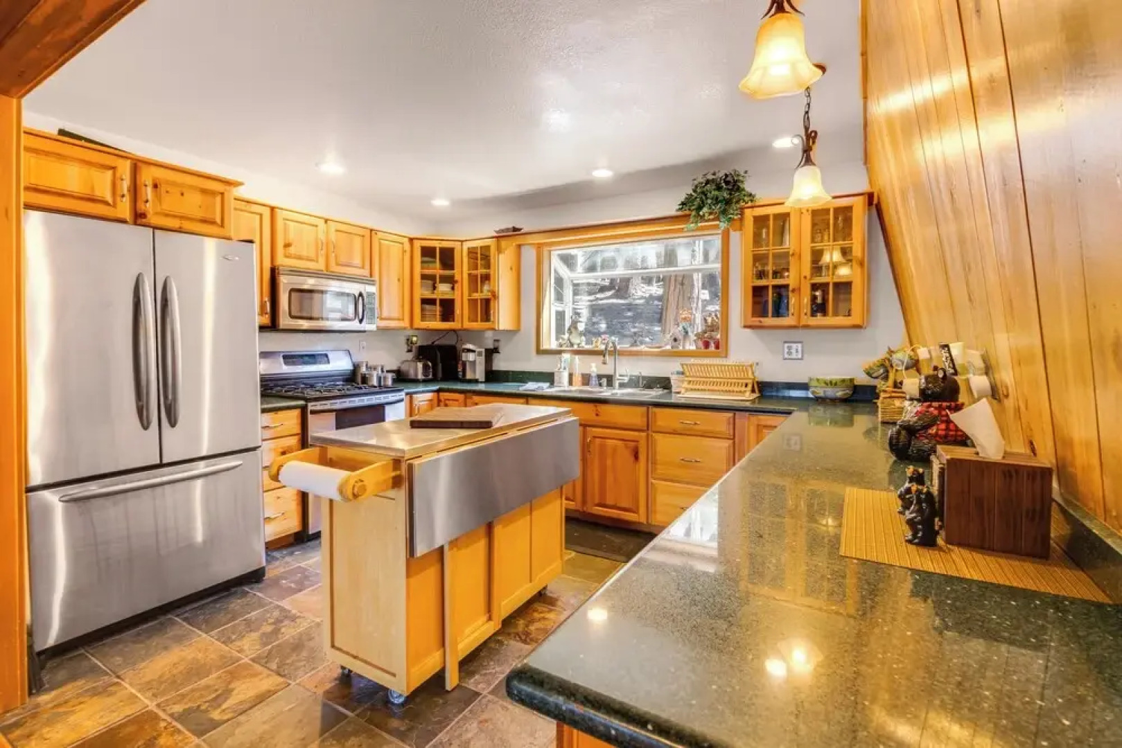 Woodsy Lake Almanor Cabin w/ Community Perks!