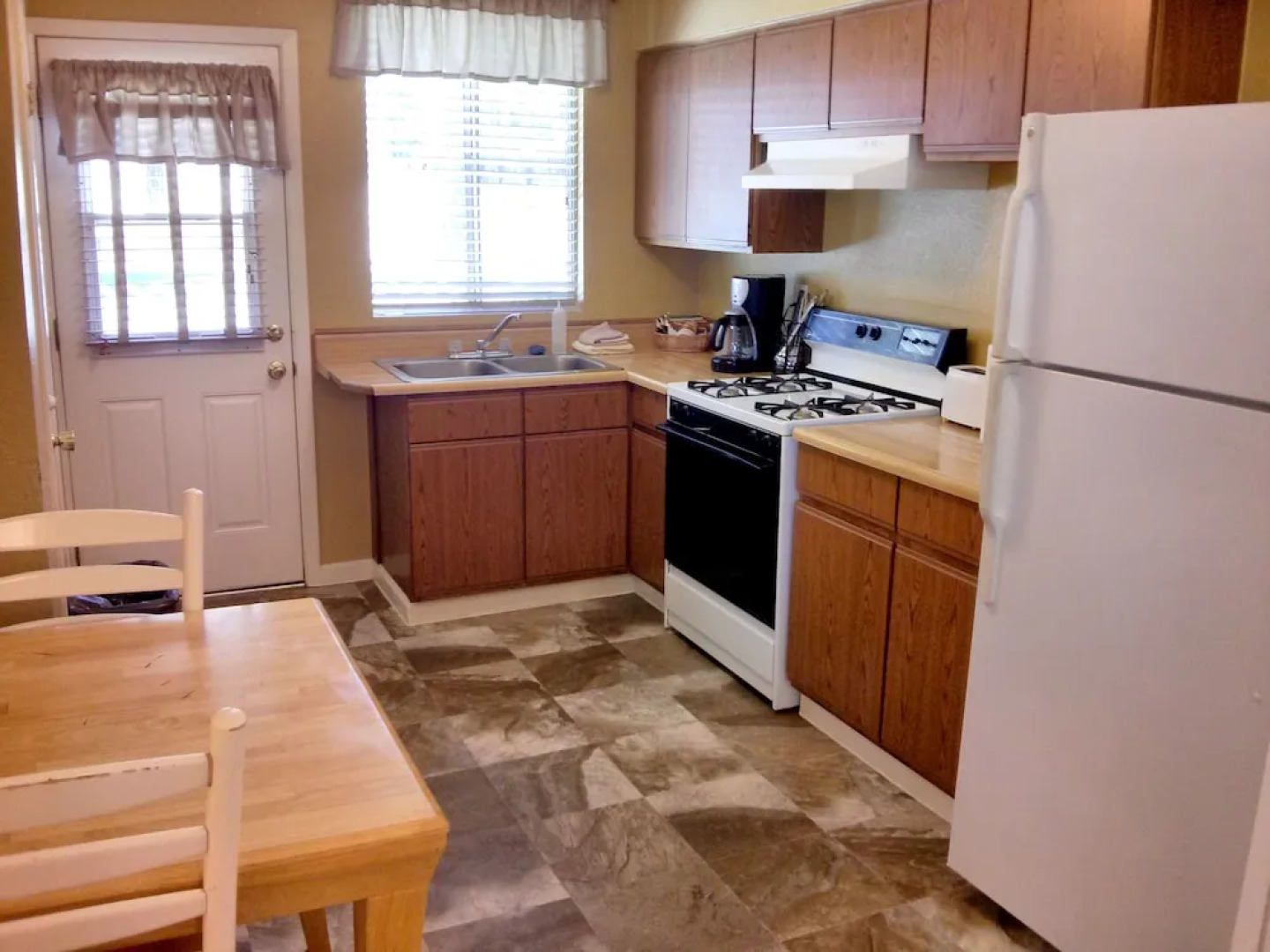 Green Gables Motel & Suites