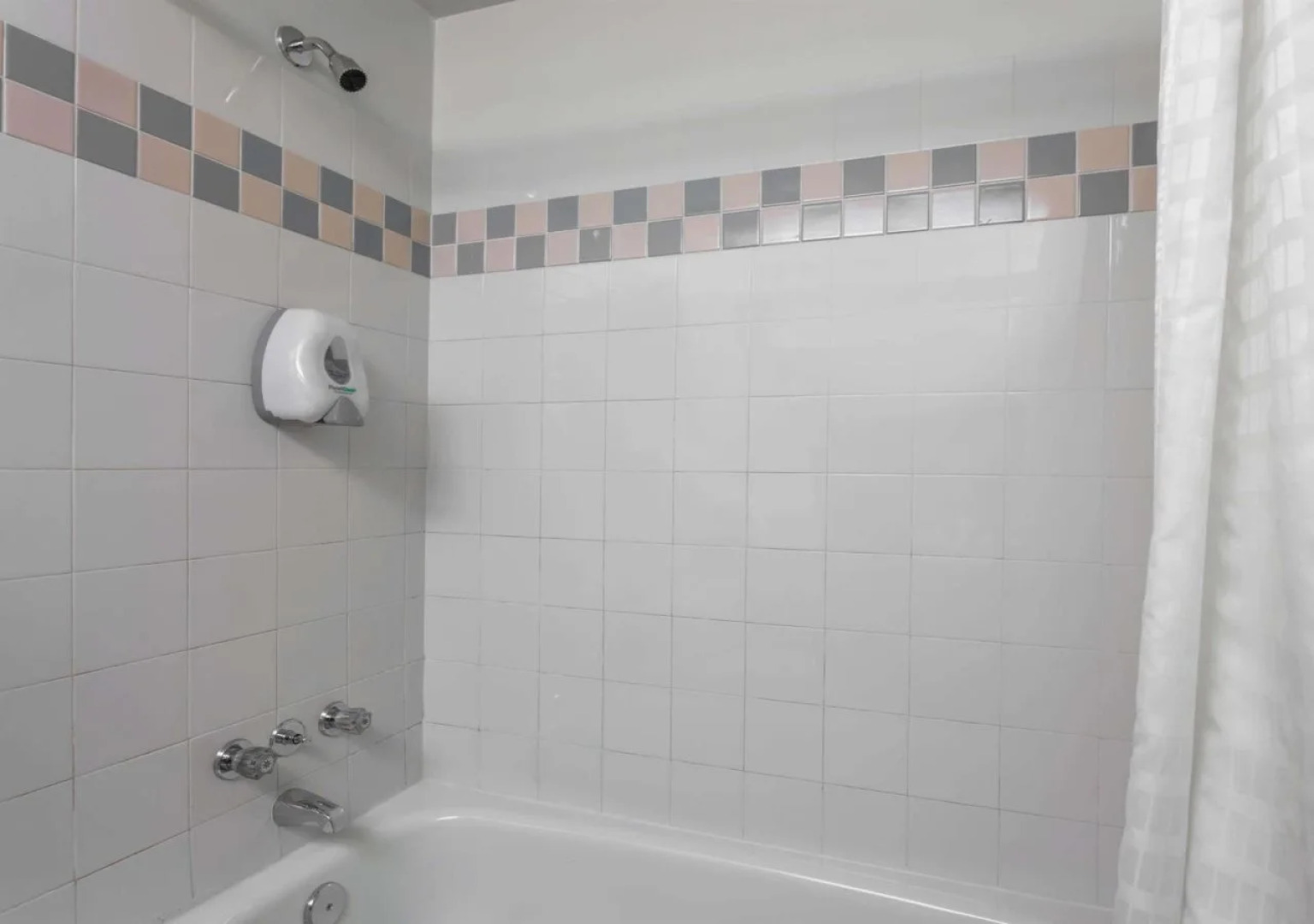 Howard Johnson by Wyndham Nanaimo Harbourside